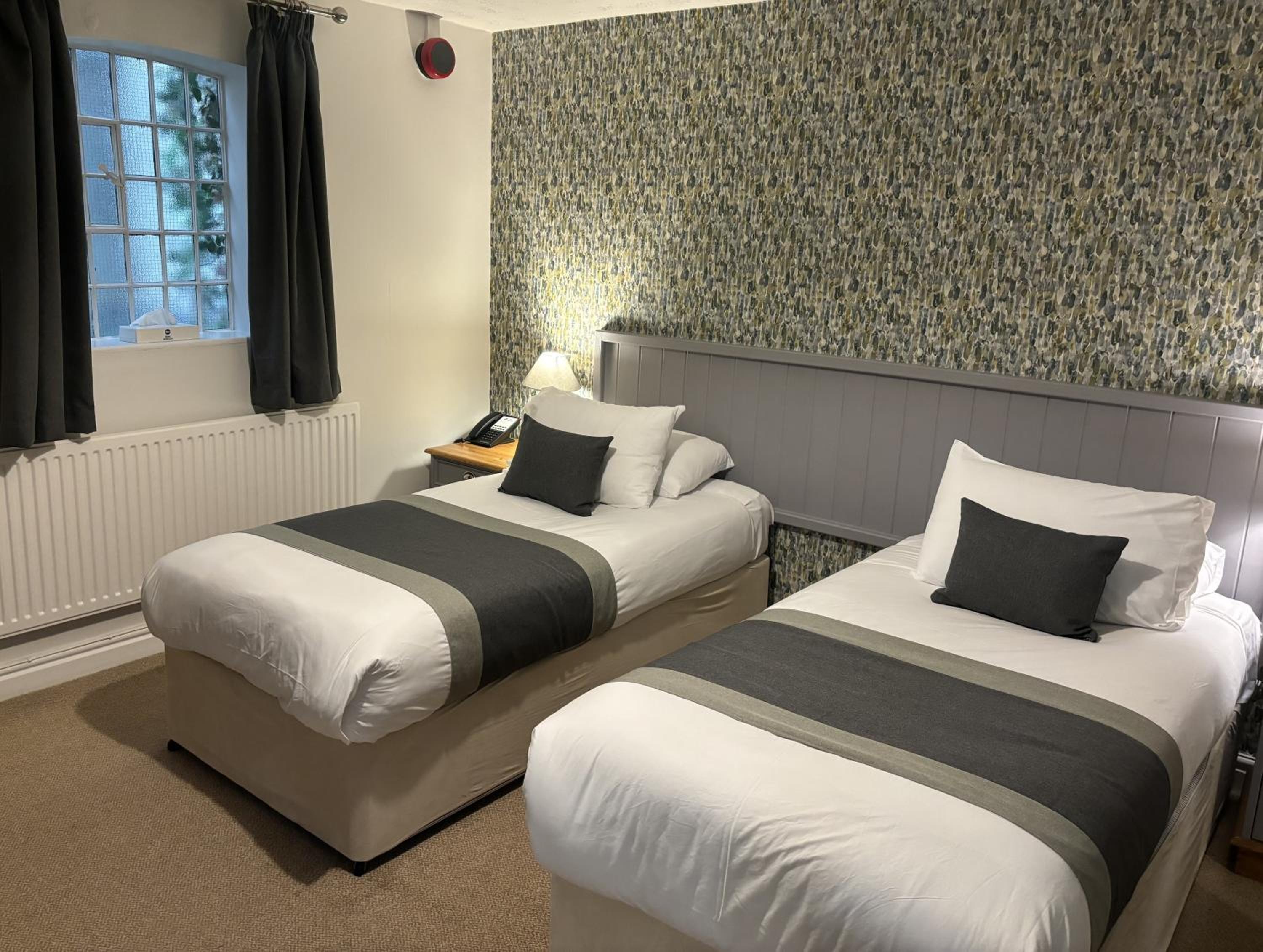Standard Twin Room - Non-Smoking photo 3
