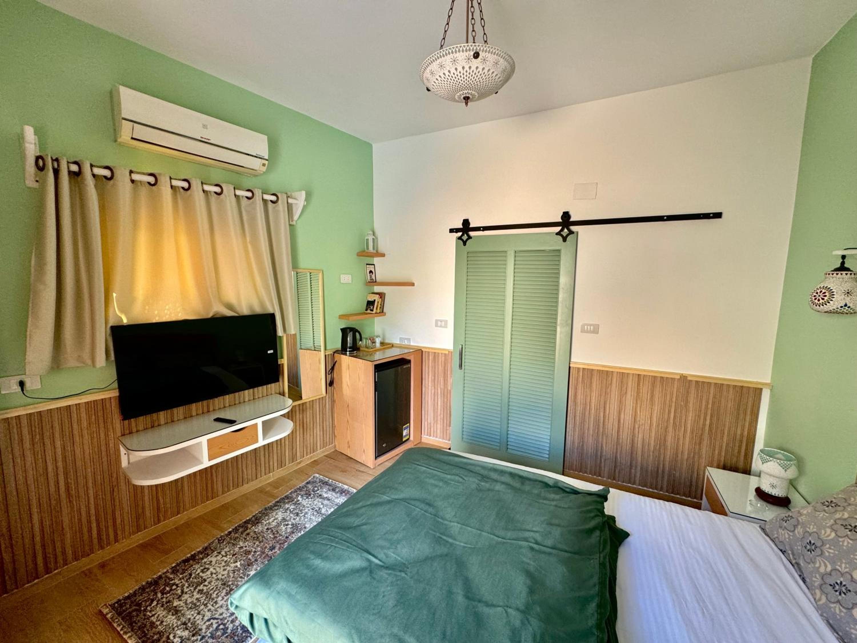Deluxe Queen Room