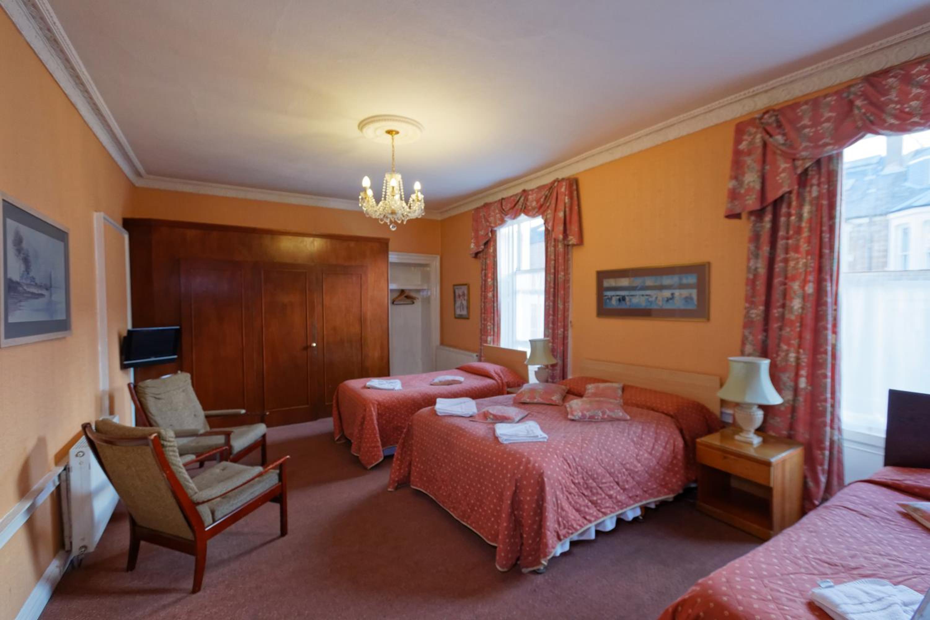 Family Room with ensuite - Photo 4