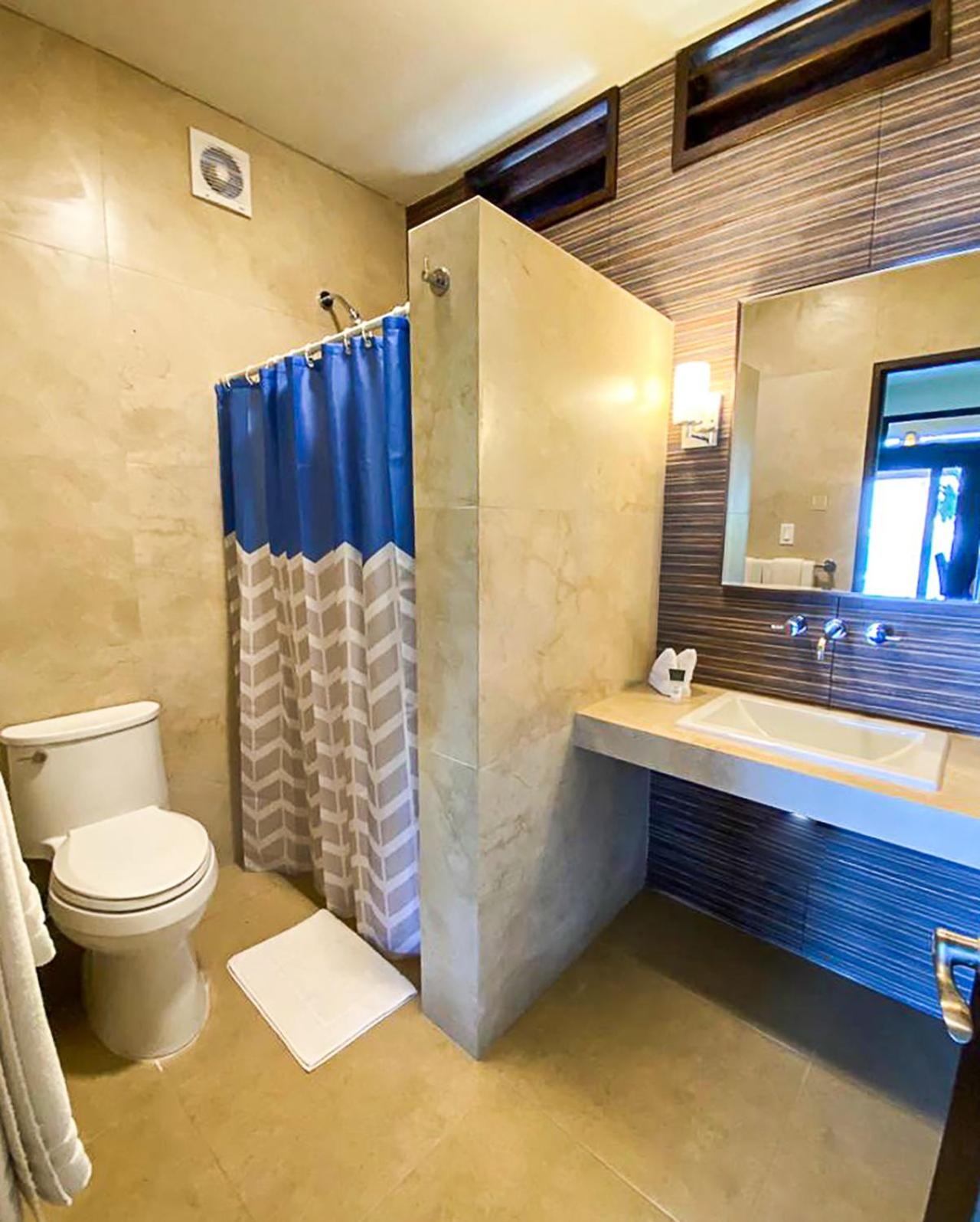 Deluxe Double Room with Balcony and Sea View photo 2