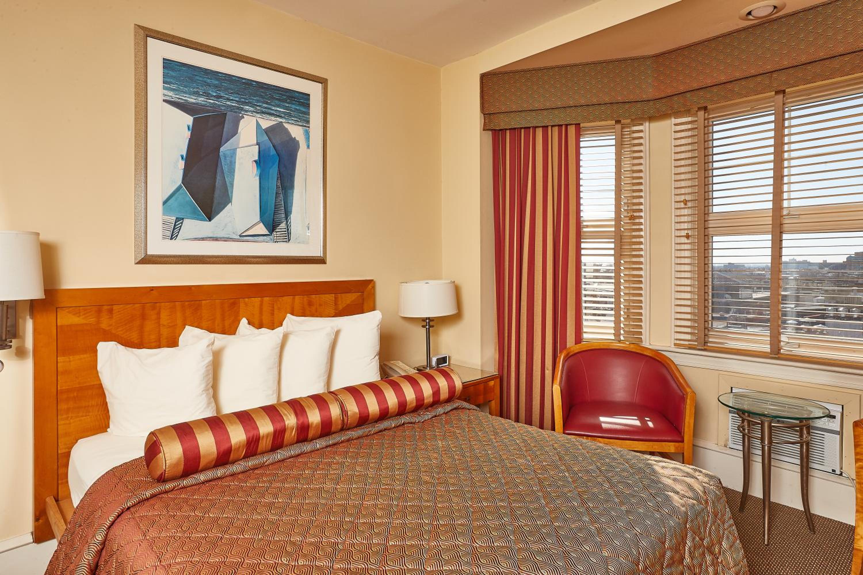 Deluxe Queen Room photo 2