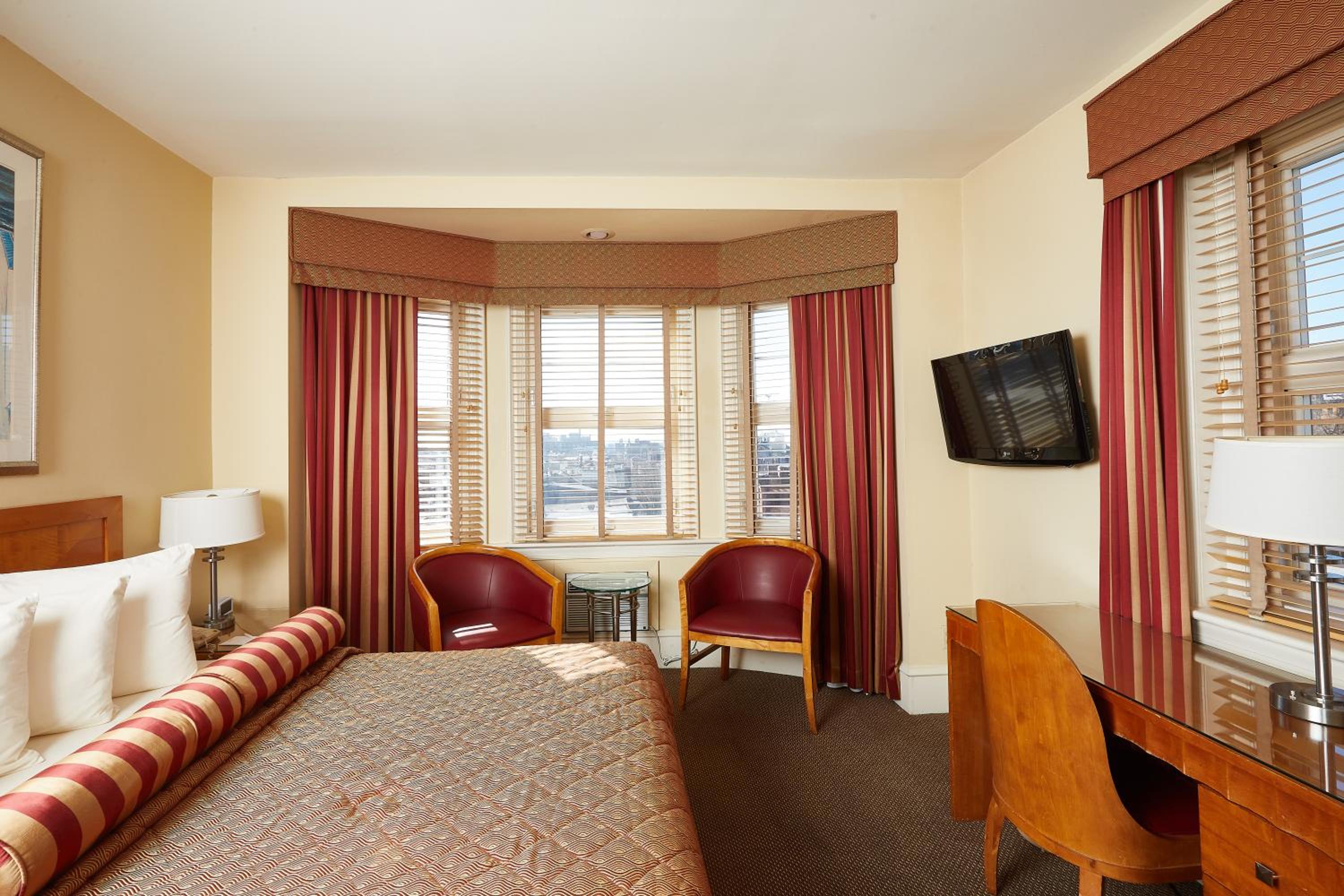 Deluxe Queen Room photo 1