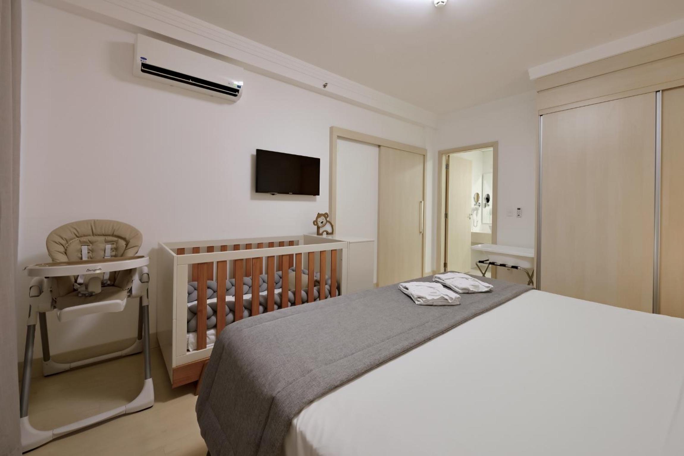 Premium Suite with Cot photo 2