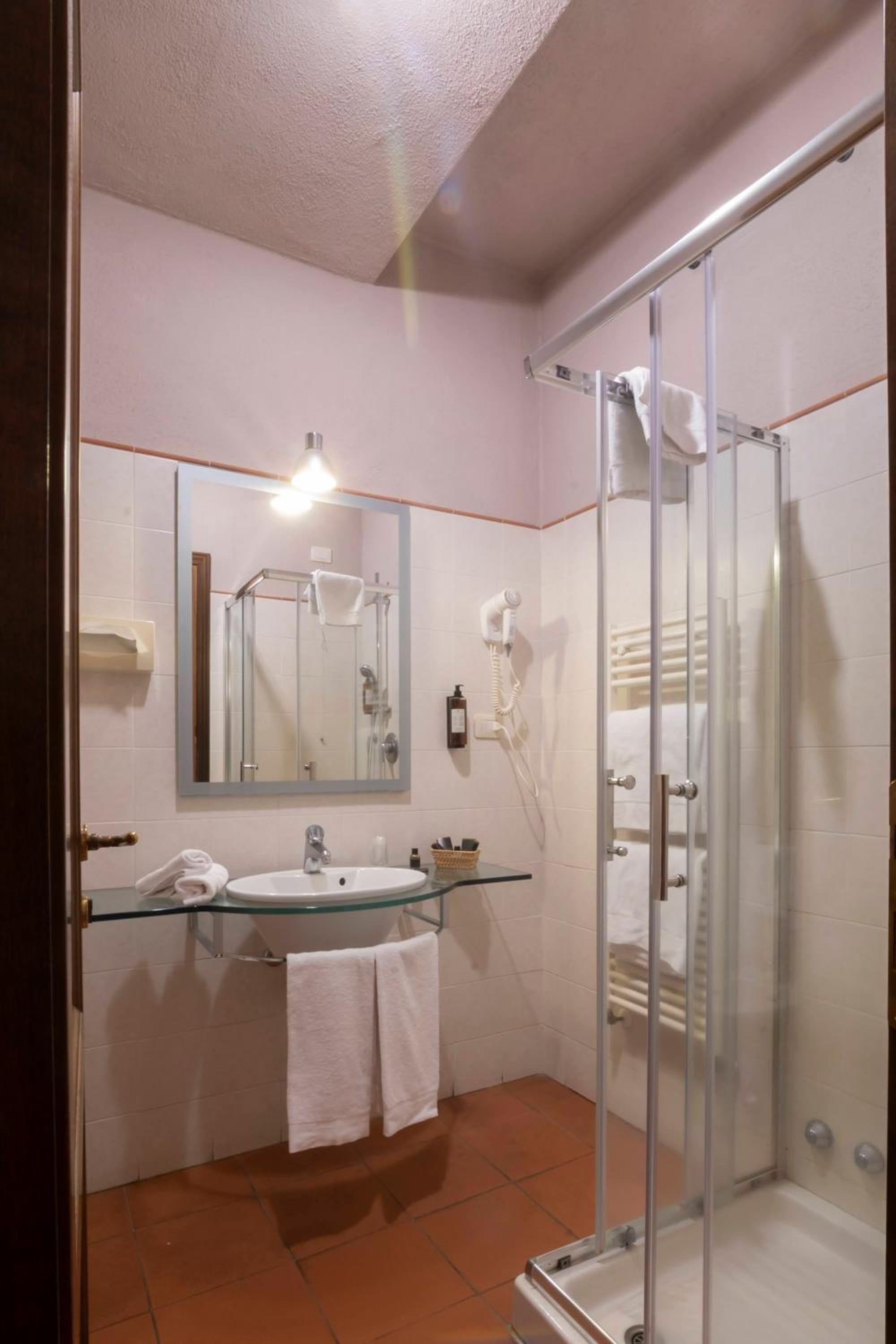 Deluxe Double Room with Extra Bed photo 3