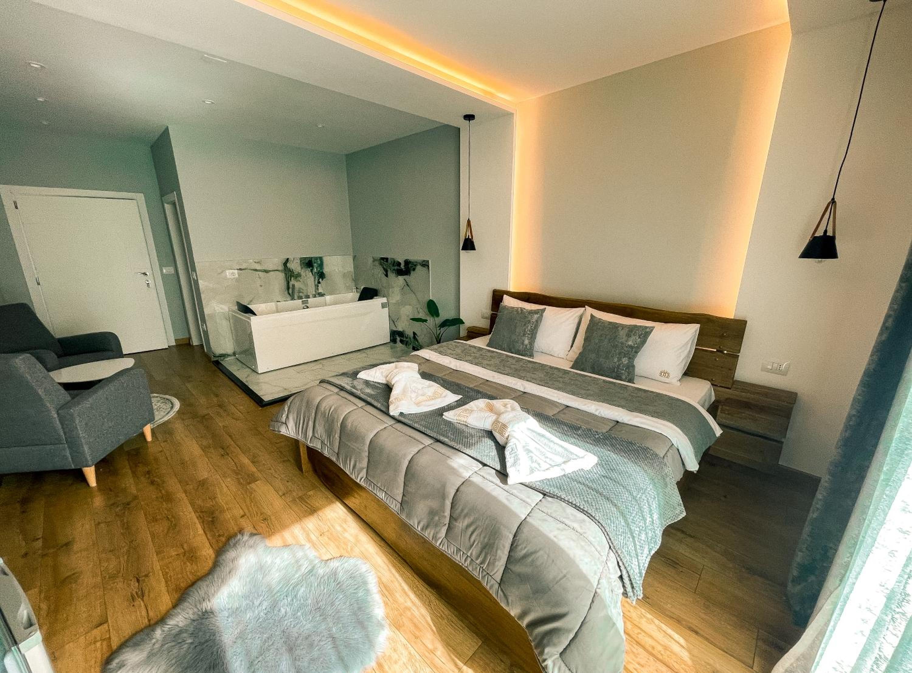 Double Room with Private Bathroom photo 2