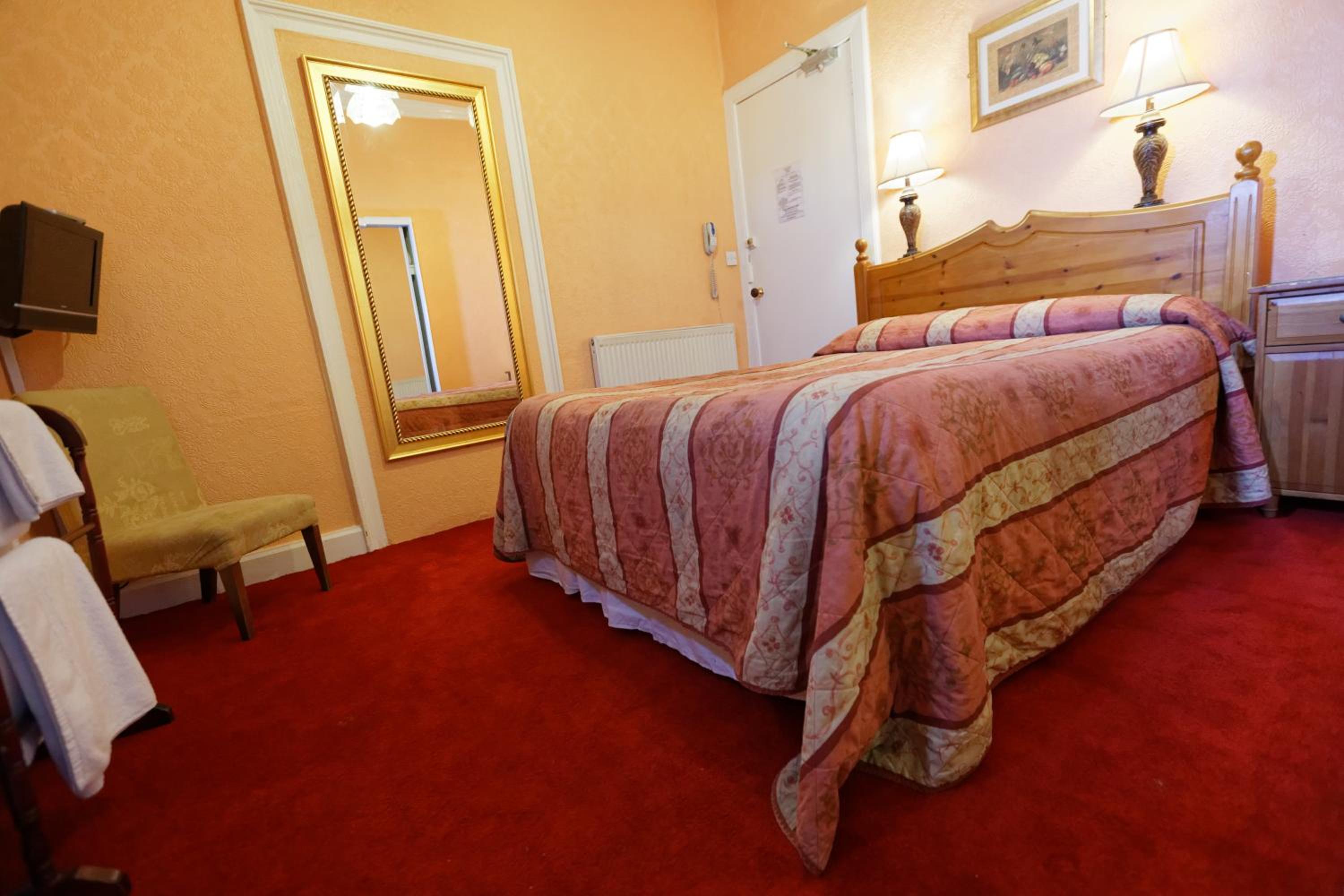 Triple Room with Shared Bathroom - Photo 4