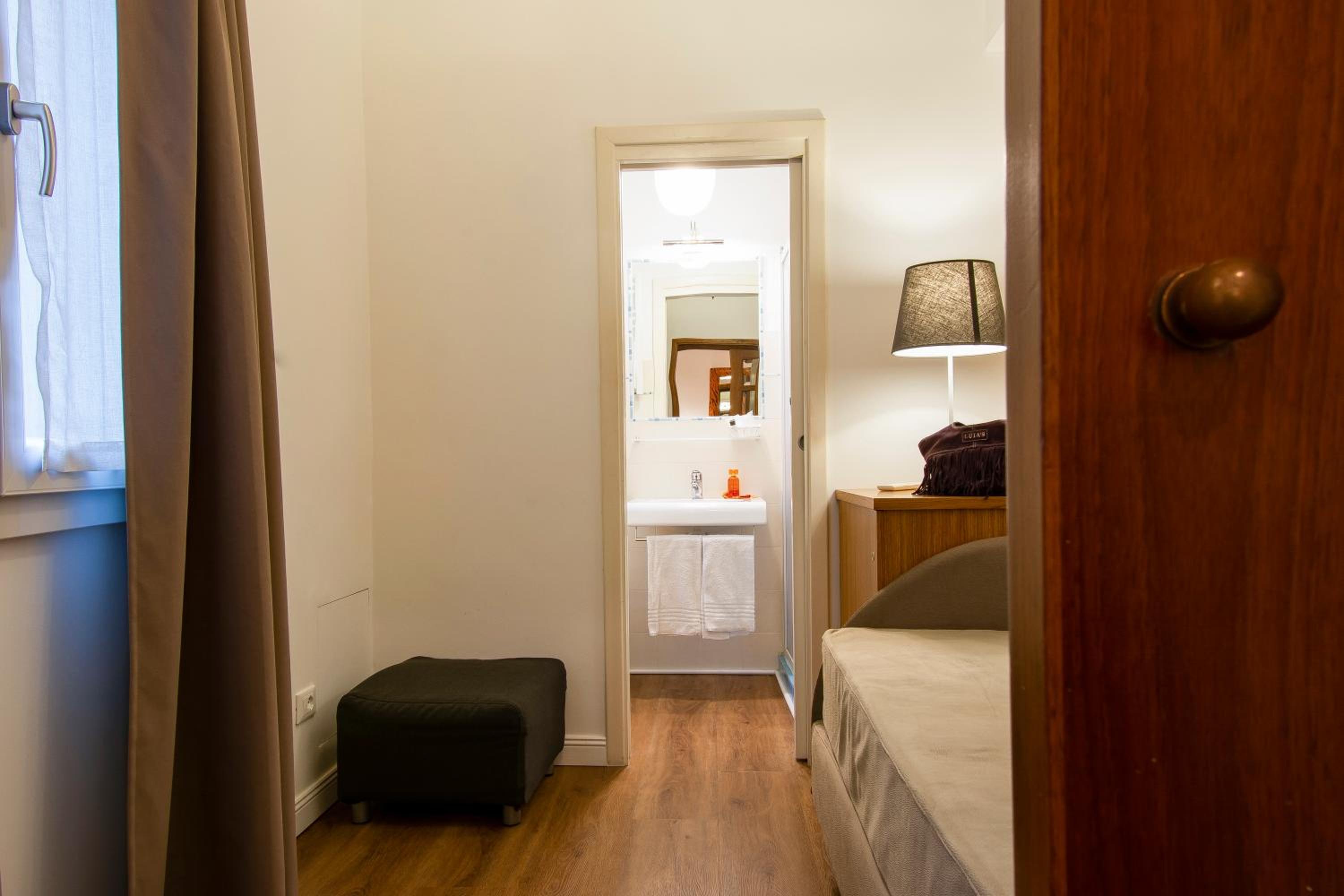 Double or Twin Room photo 2