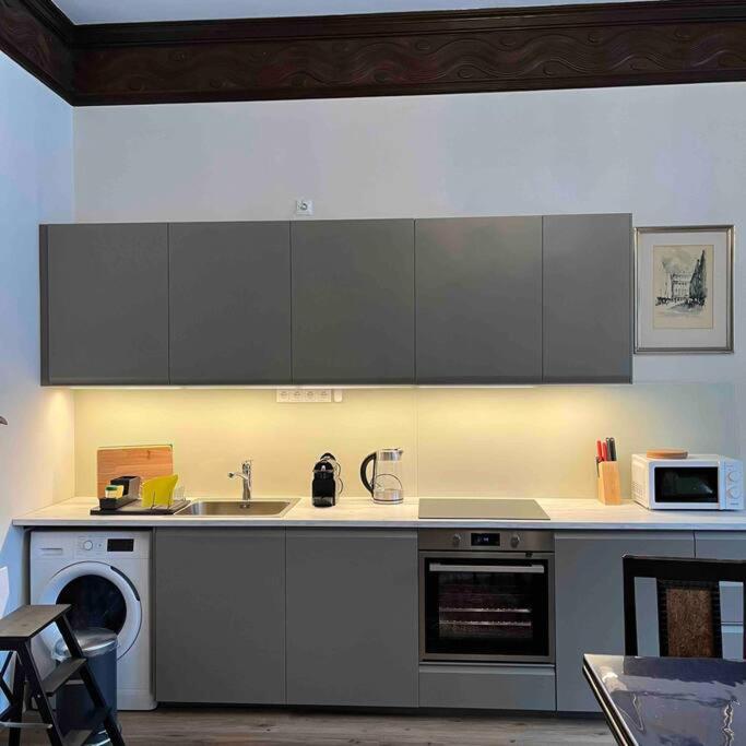 One-Bedroom Apartment photo 2