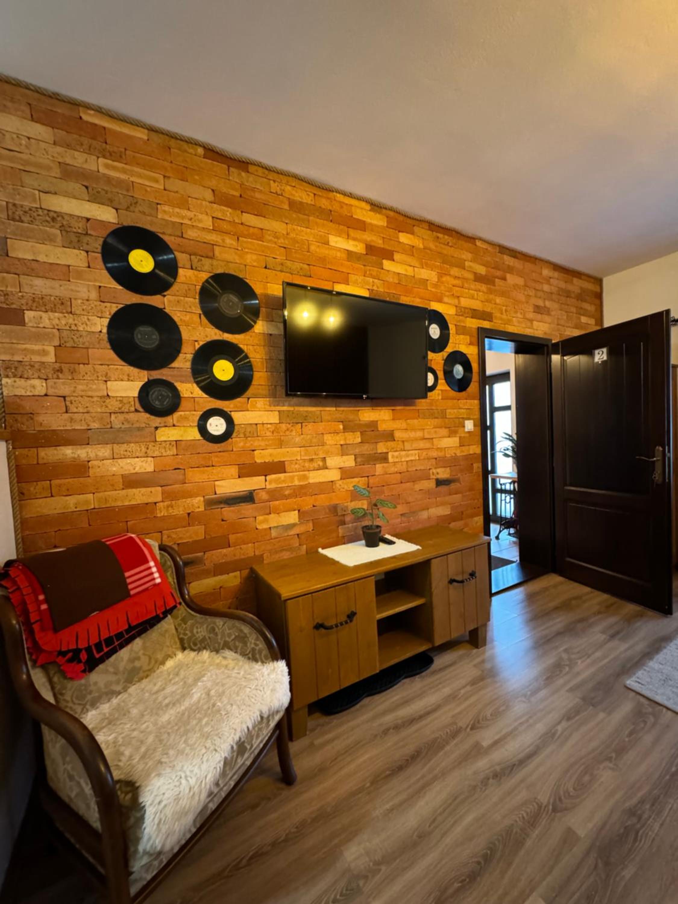 Family Room - Photo 4