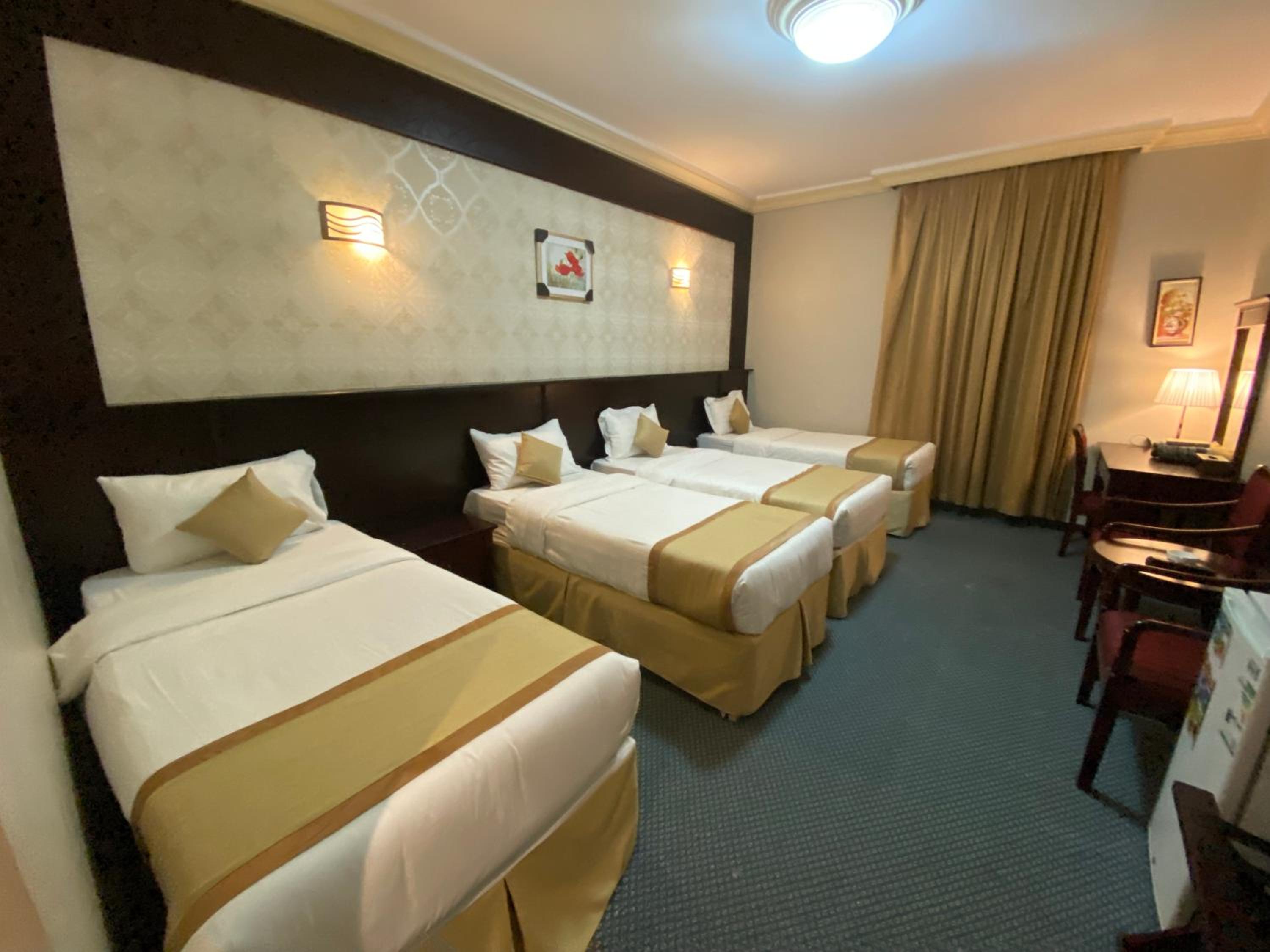 Quadruple Room - Photo 14