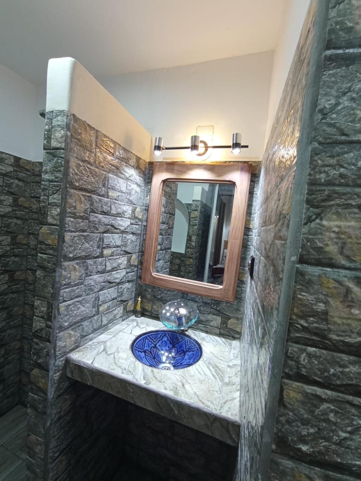 Twin Room - Photo 2