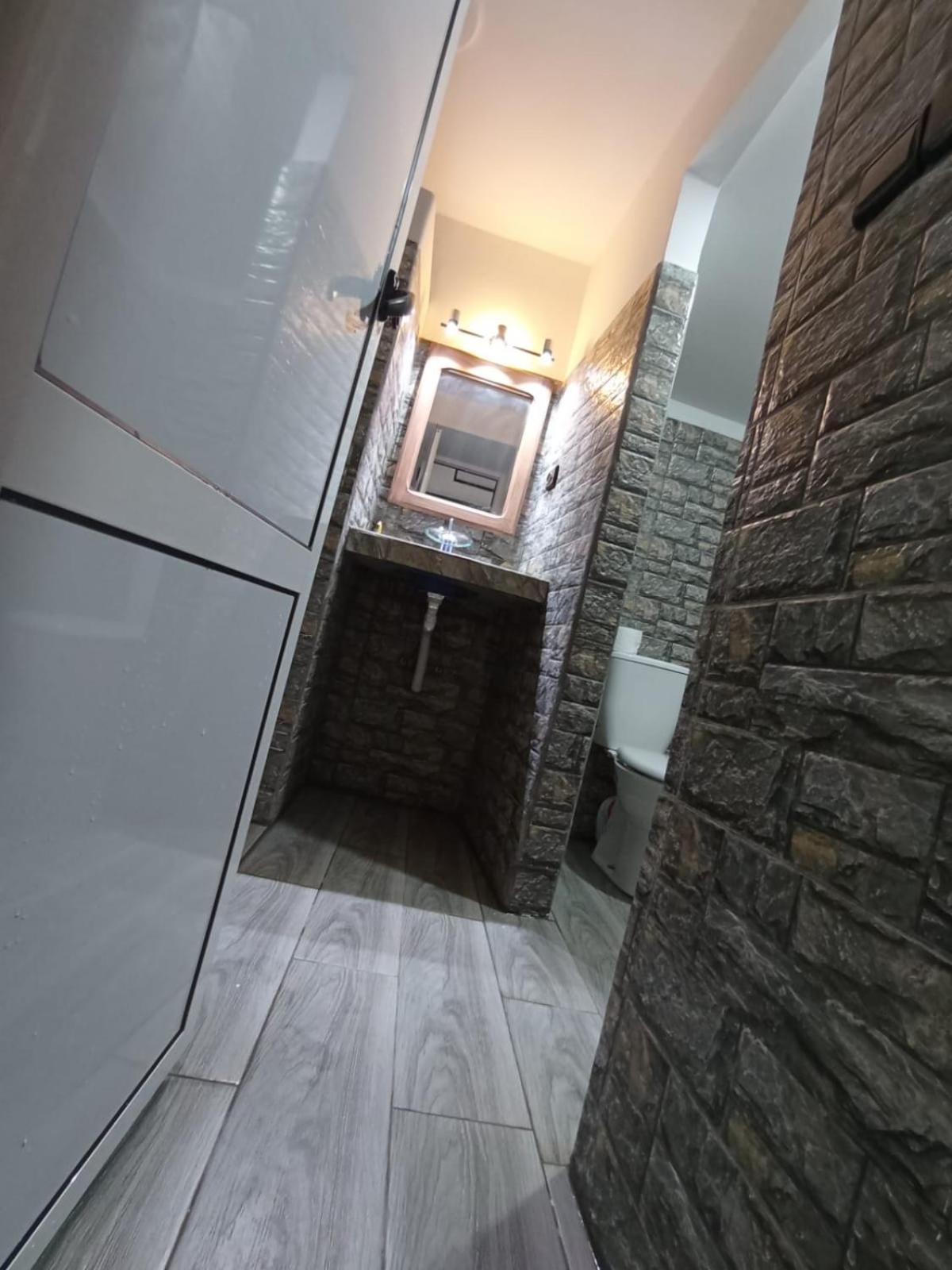 Twin Room - Photo 5