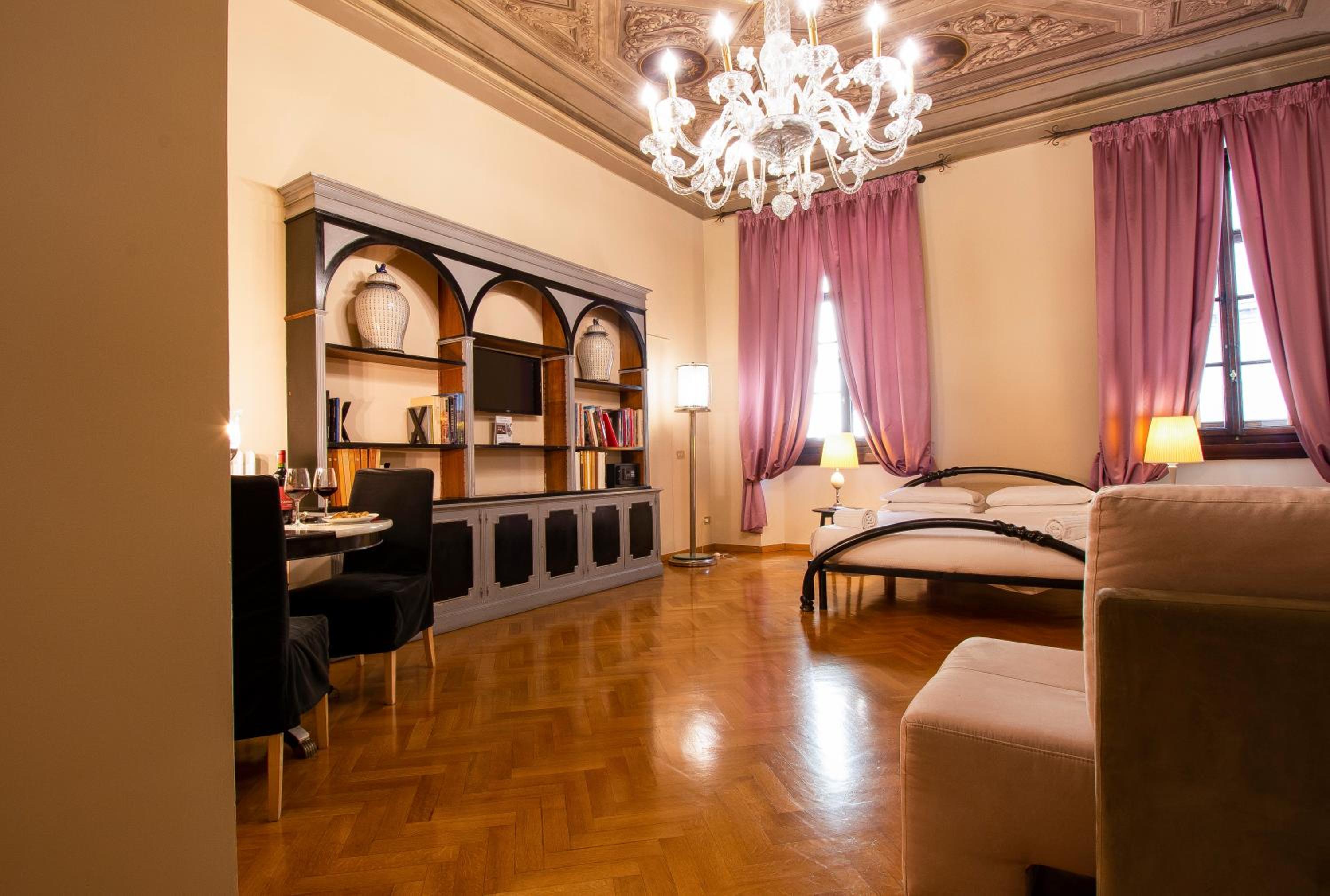 Superior King Room photo 2