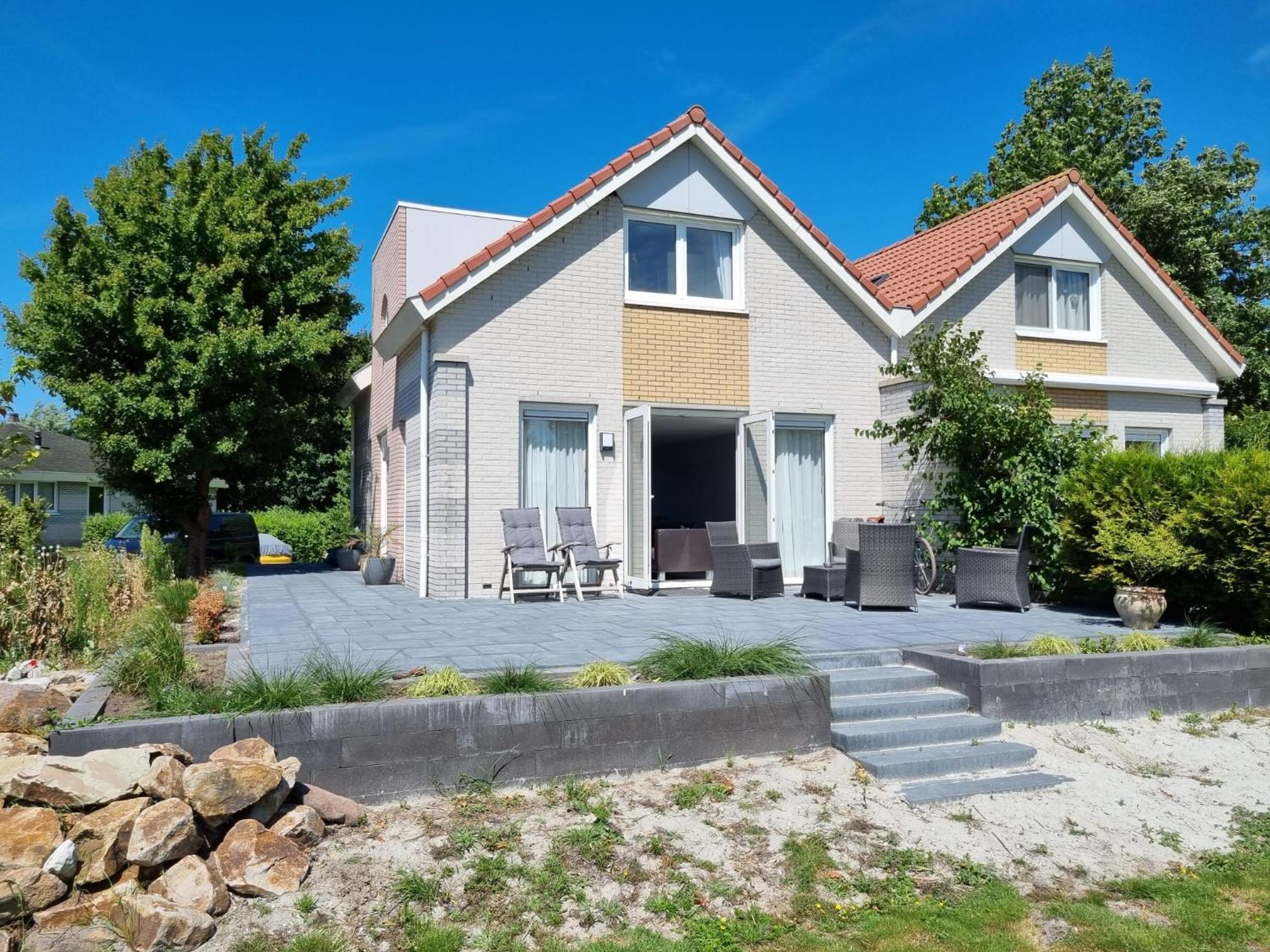 Three-Bedroom House photo 2