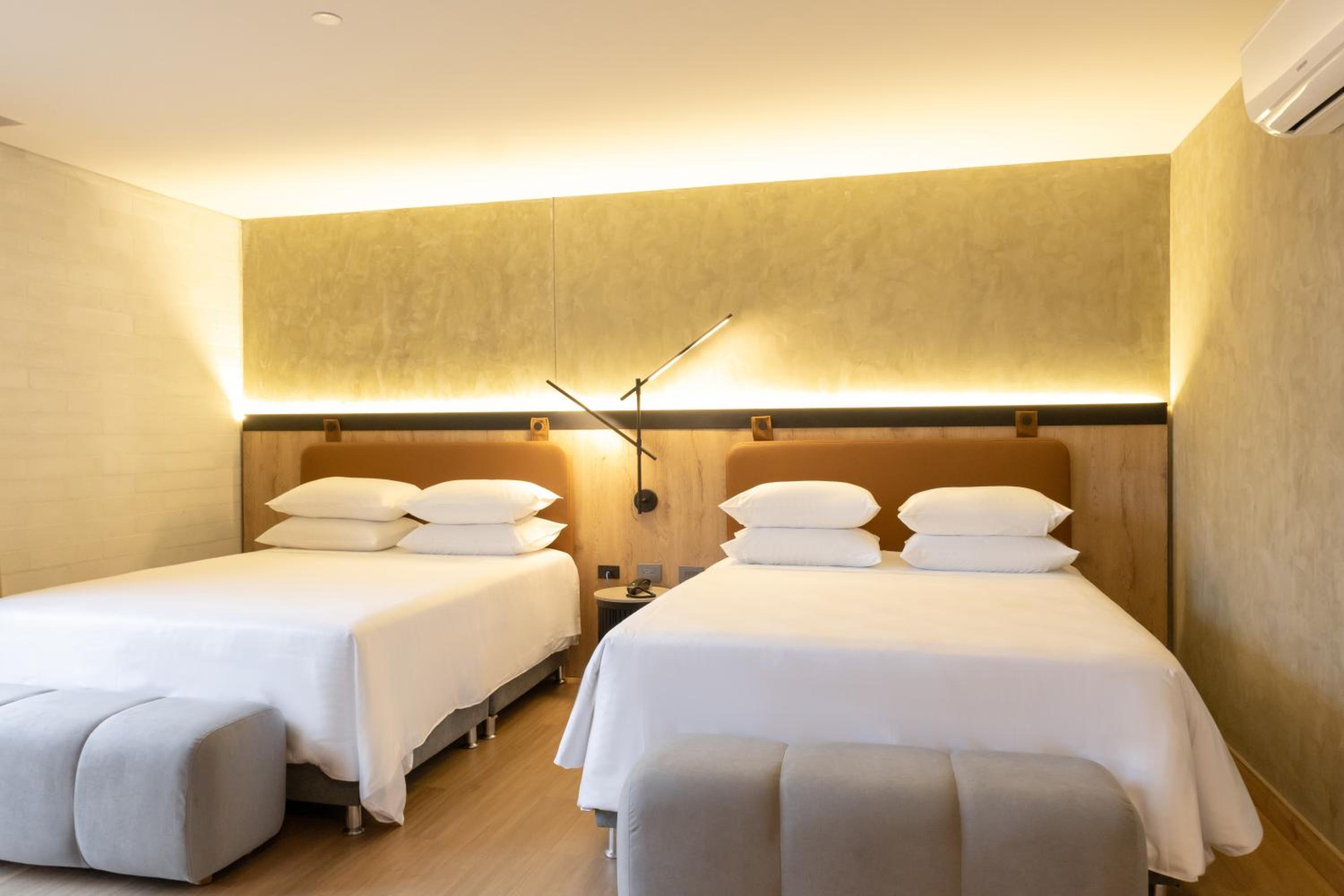 2 Queen Beds Studio