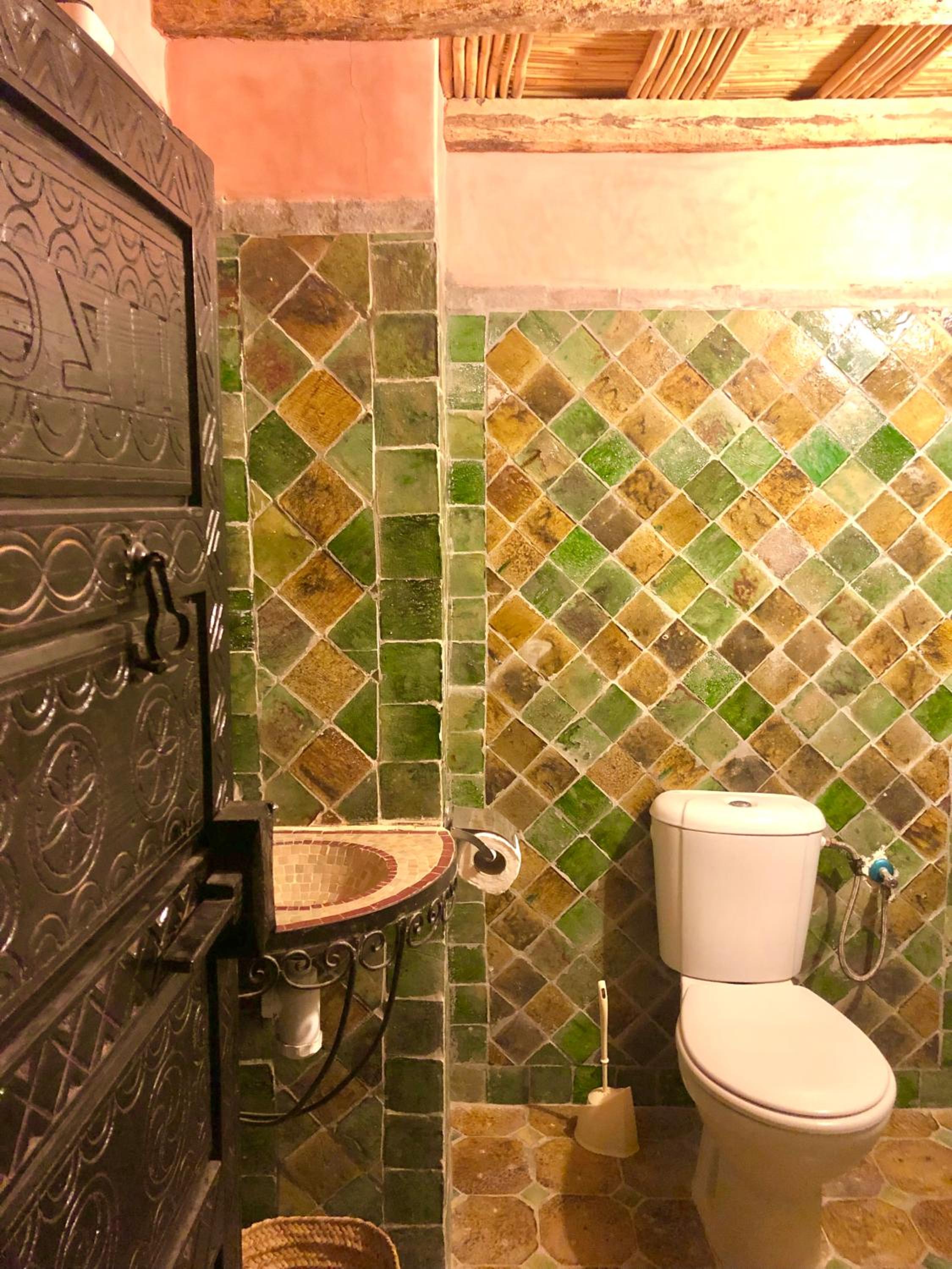 Basic Single Room with Shared Bathroom photo 3