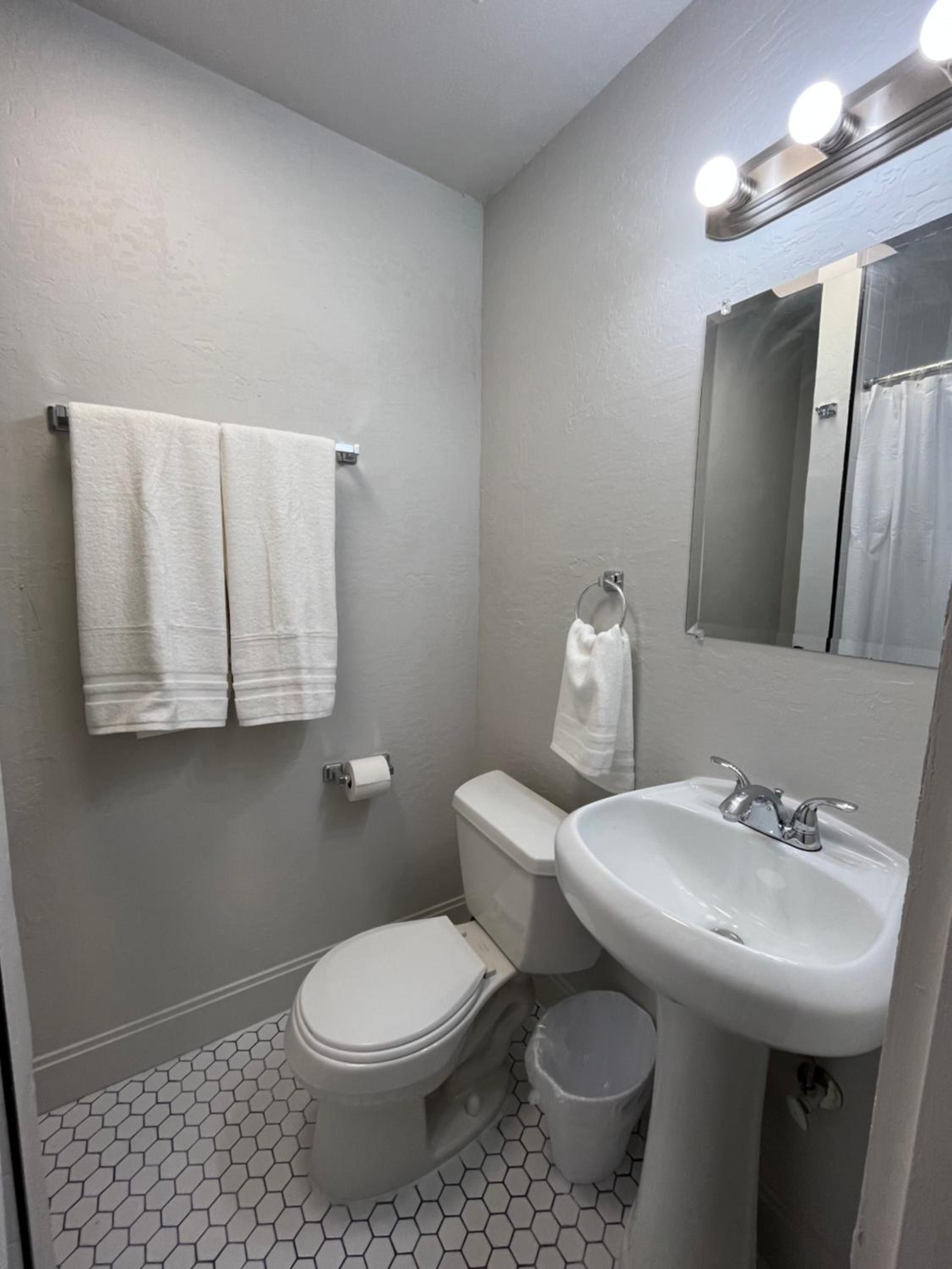 Queen Room - Photo 5