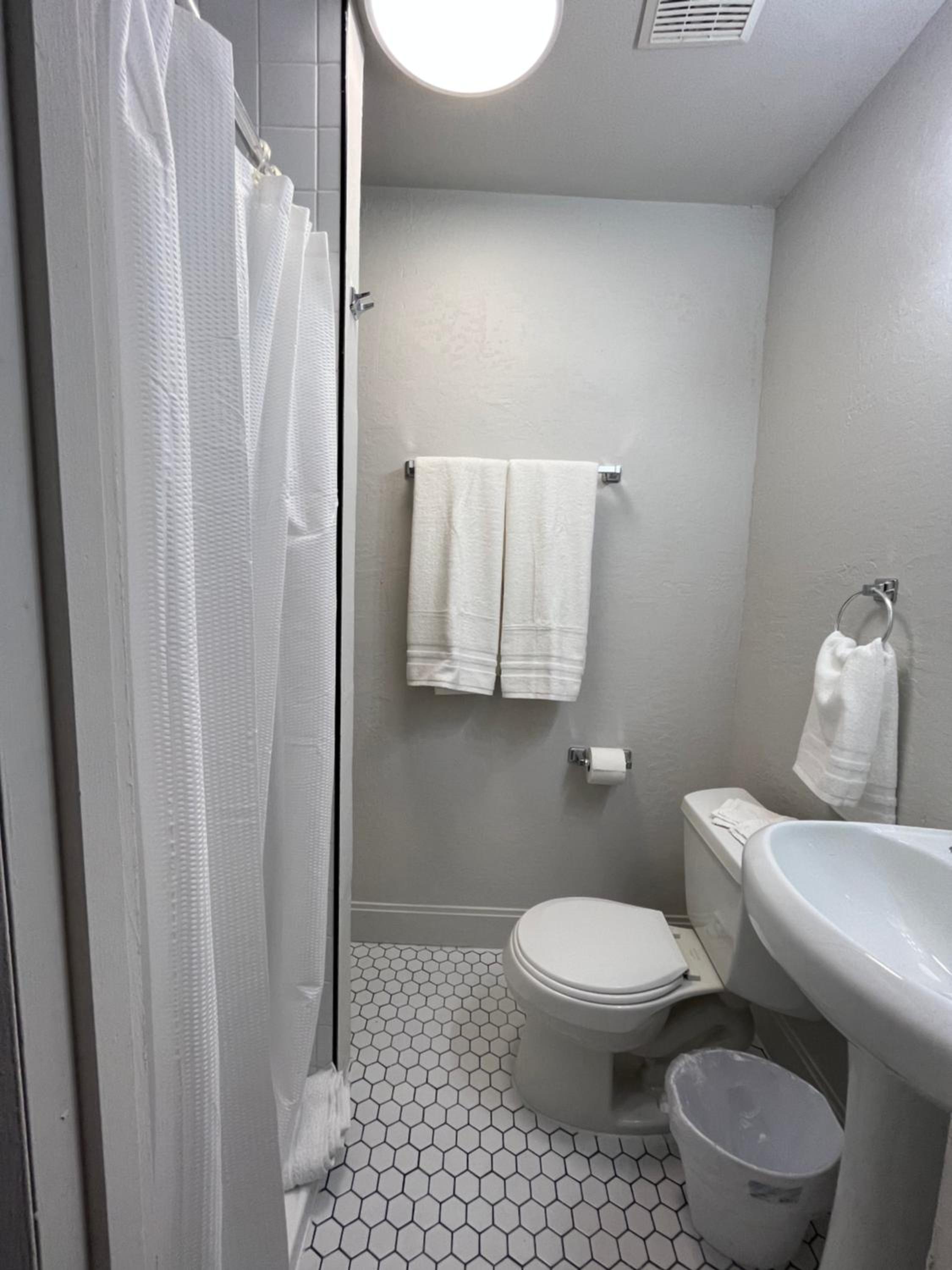 Queen Room - Photo 4