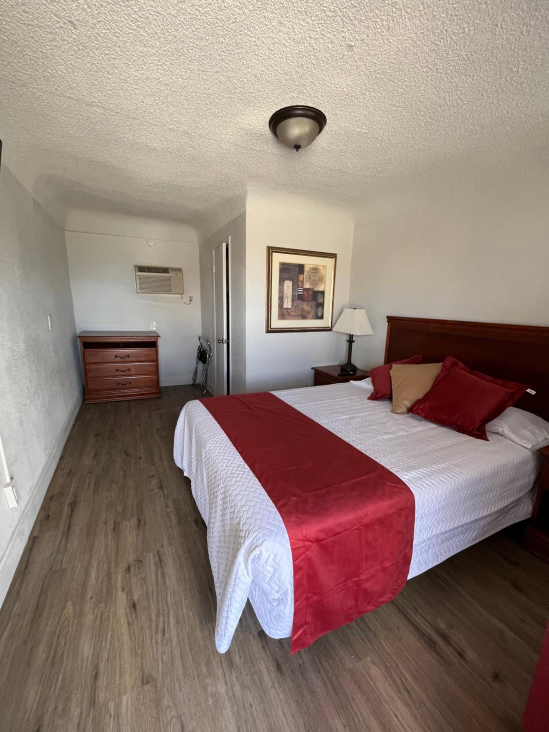 Queen Room - Photo 2