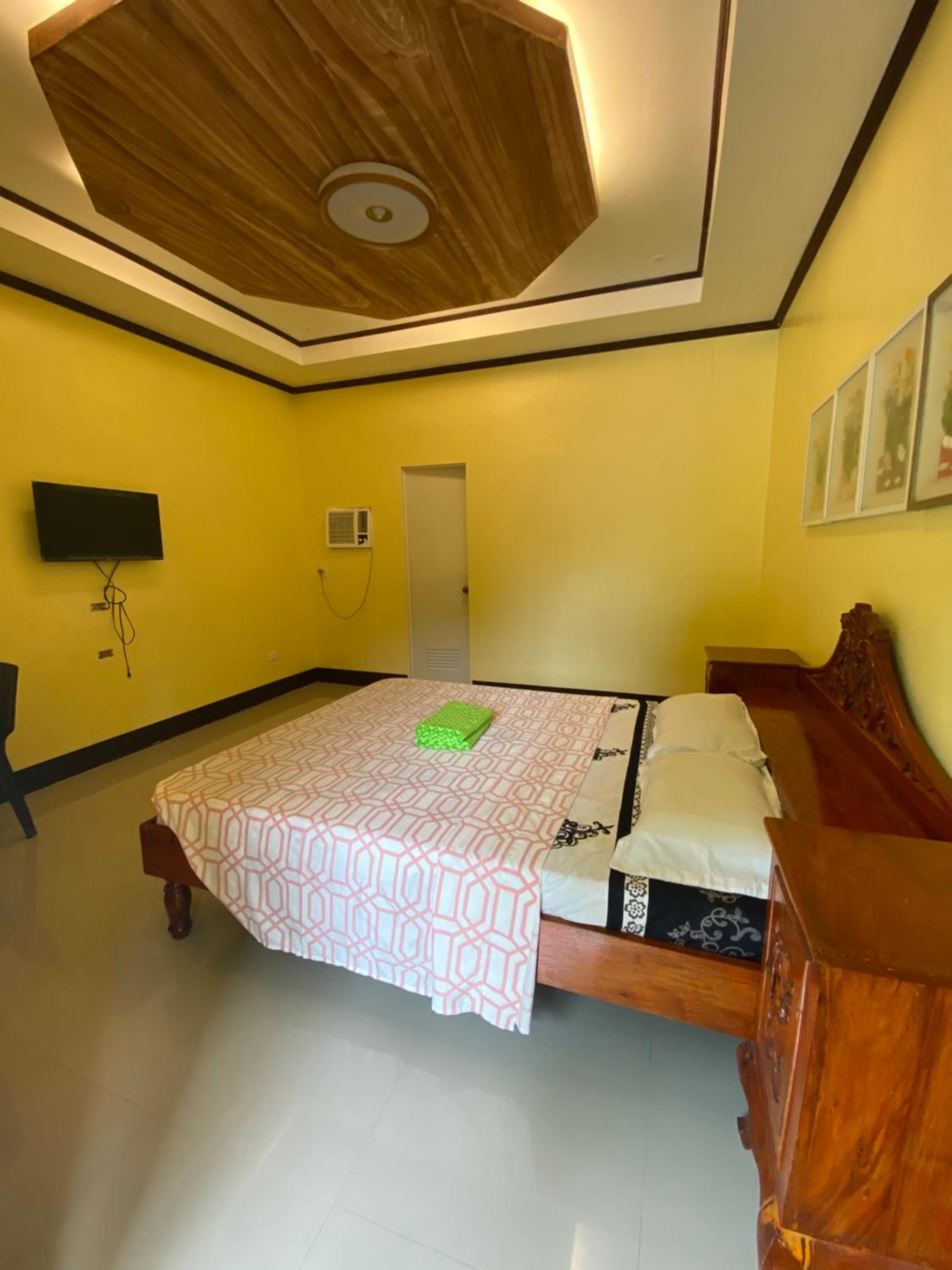 Deluxe Double Room (2 Adults + 1 Child) - Photo 3