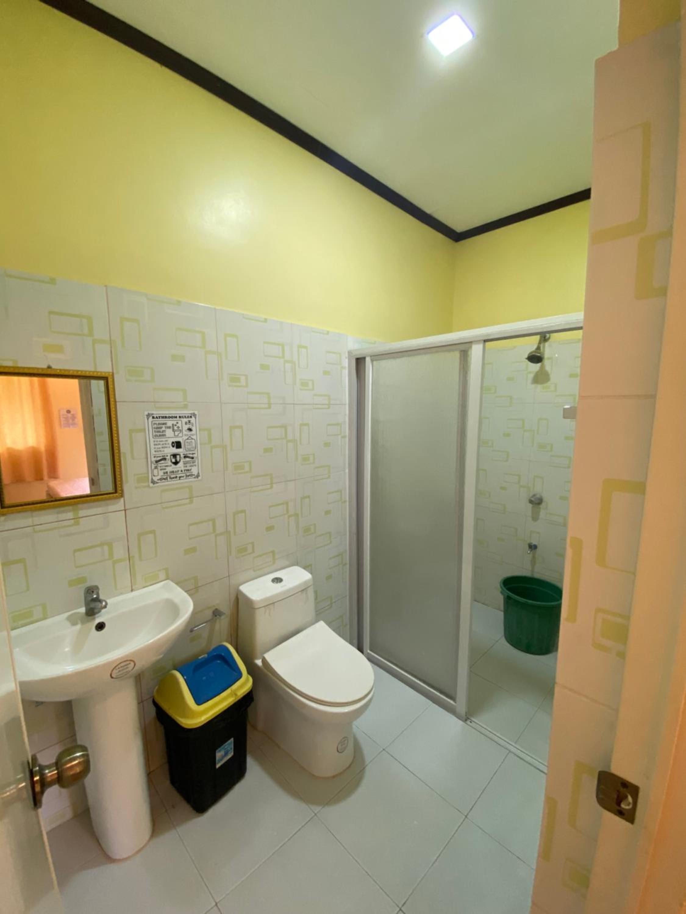 Deluxe Double Room (2 Adults + 1 Child) - Photo 4