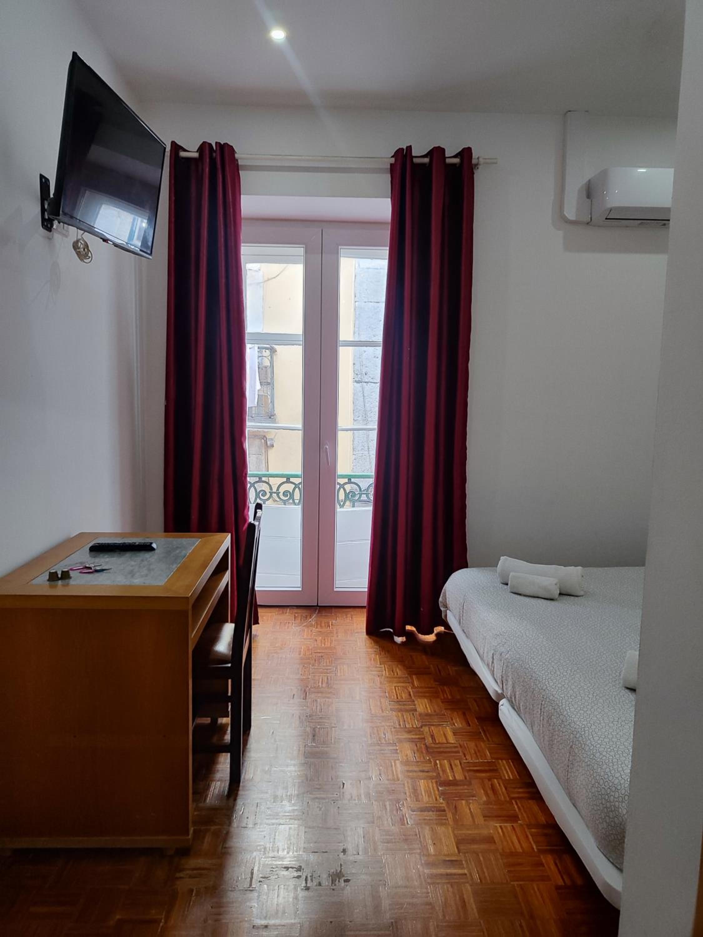 Double or Twin Room with Street View photo 3