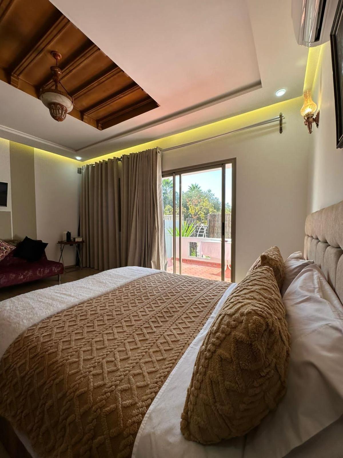 Bungalow with Garden View - Photo 2
