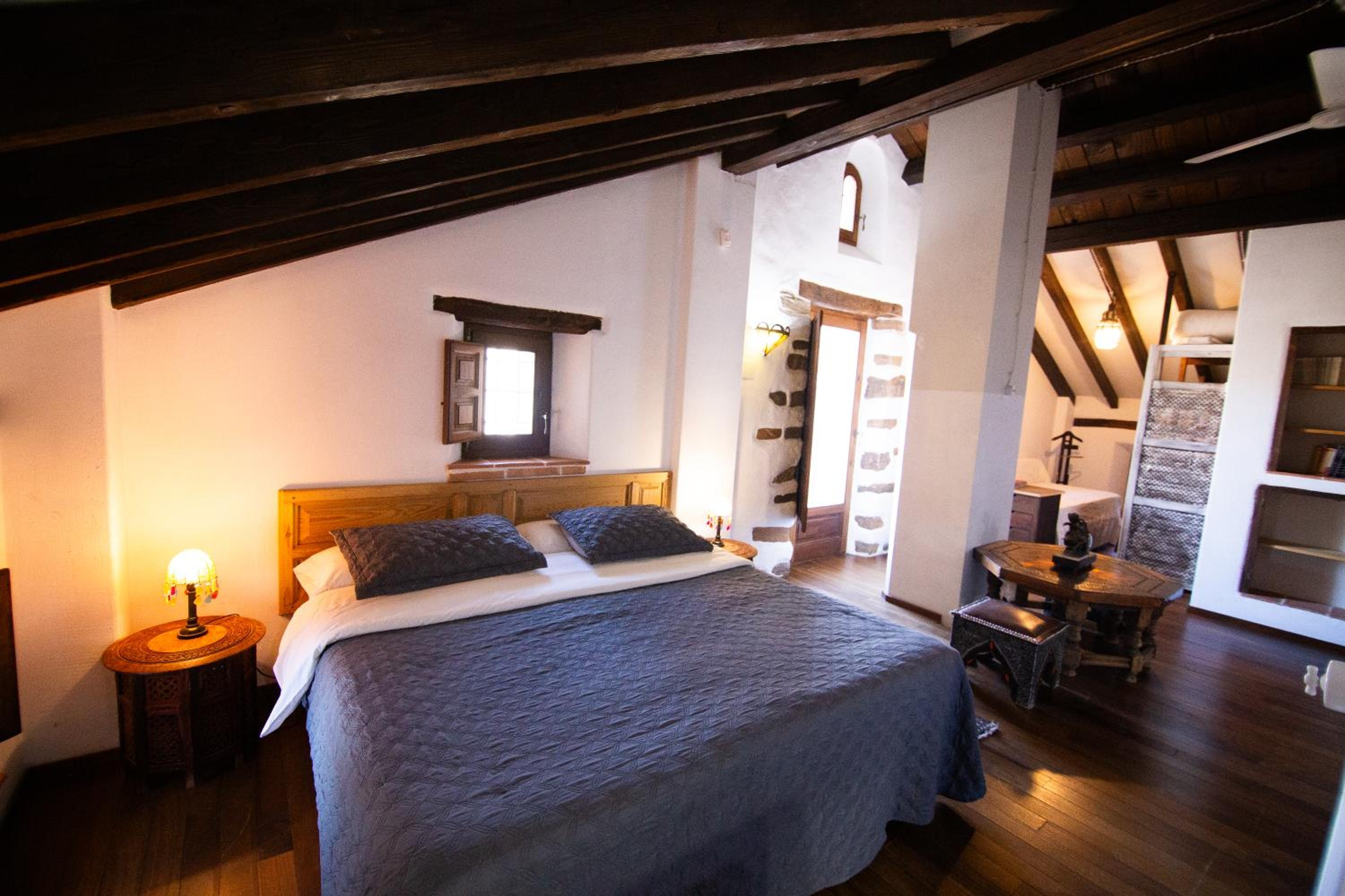 Deluxe Double Room with Balcony - Photo 6