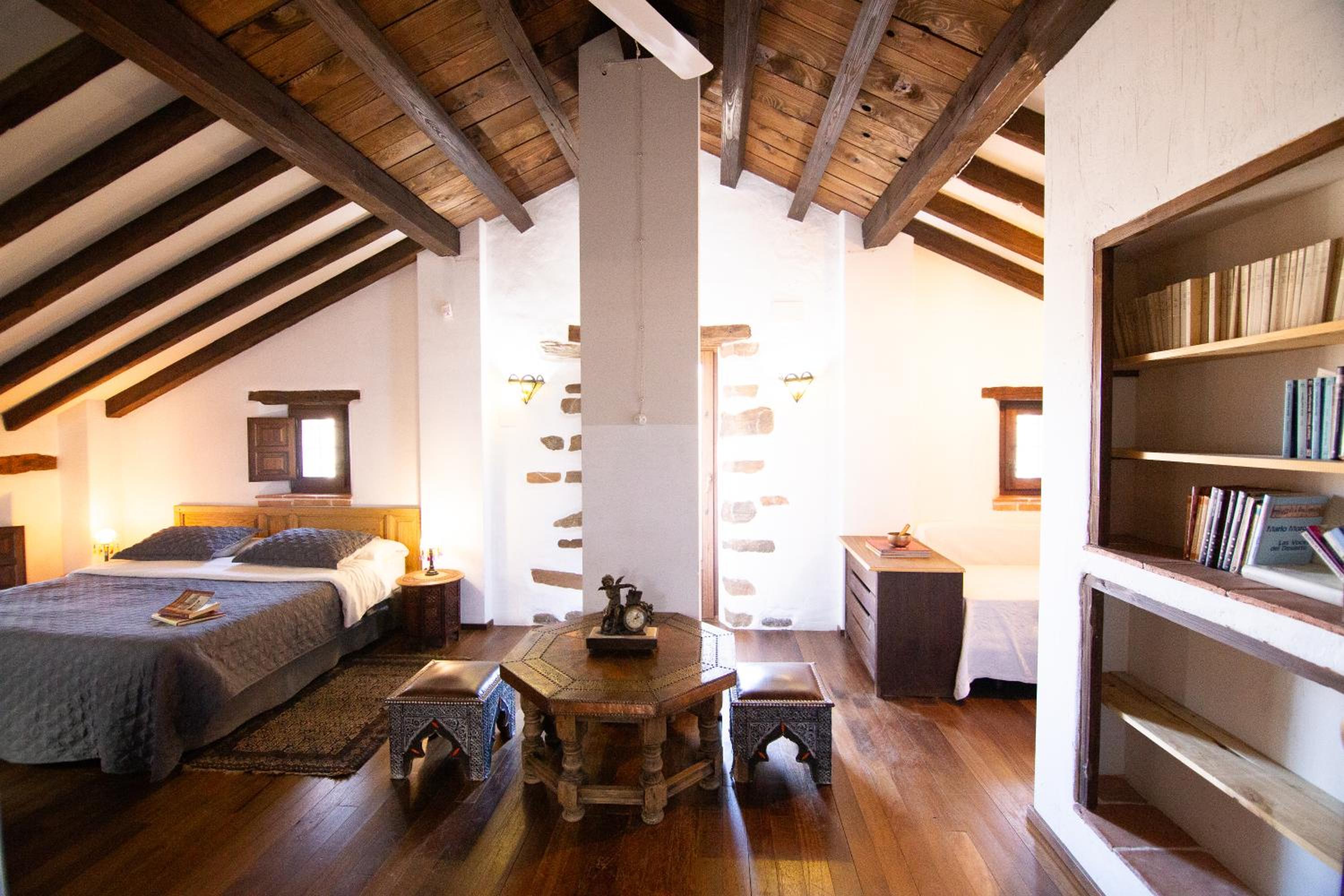 Deluxe Double Room with Balcony - Photo 3