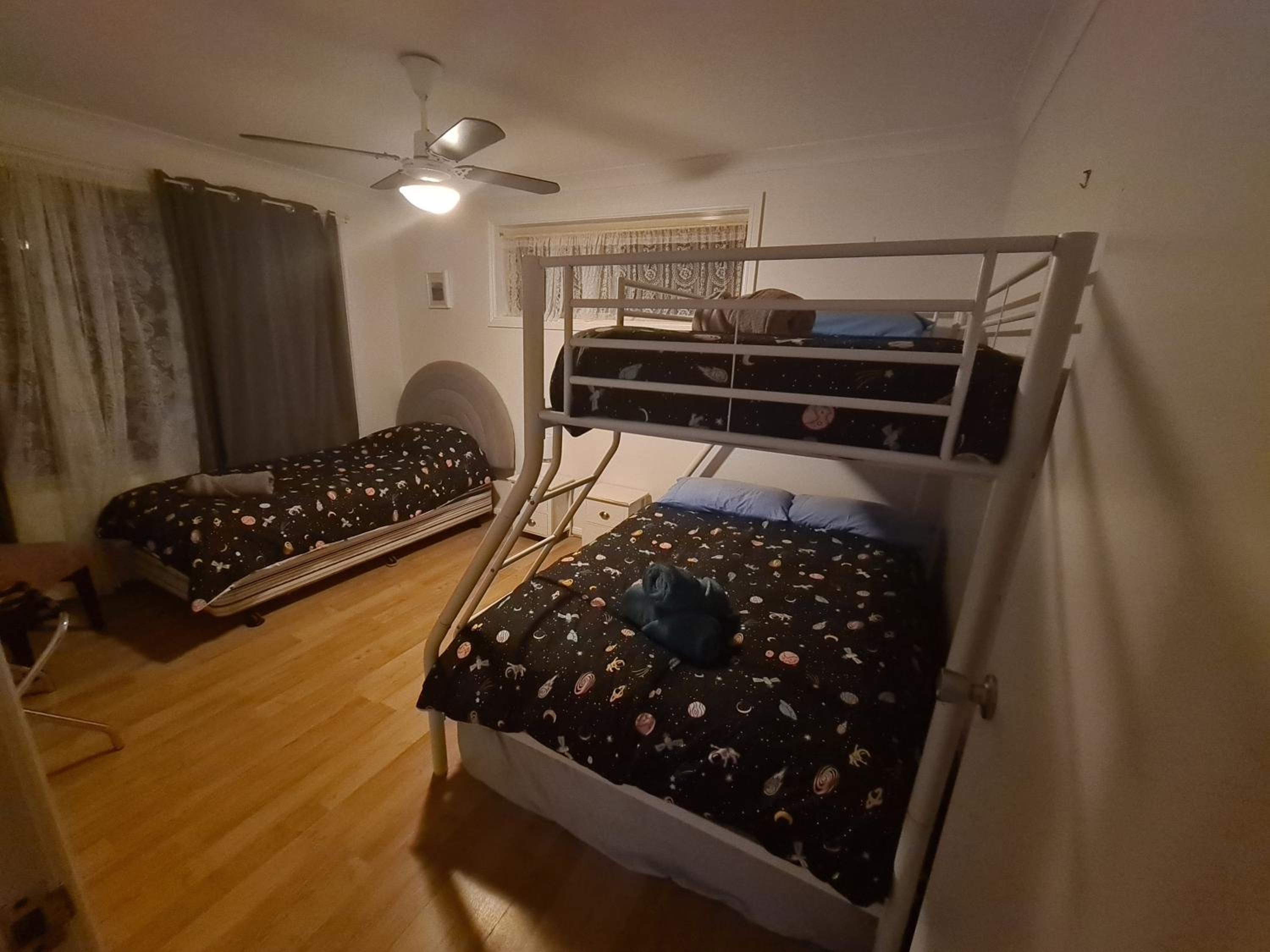 Three-Bedroom House photo 3