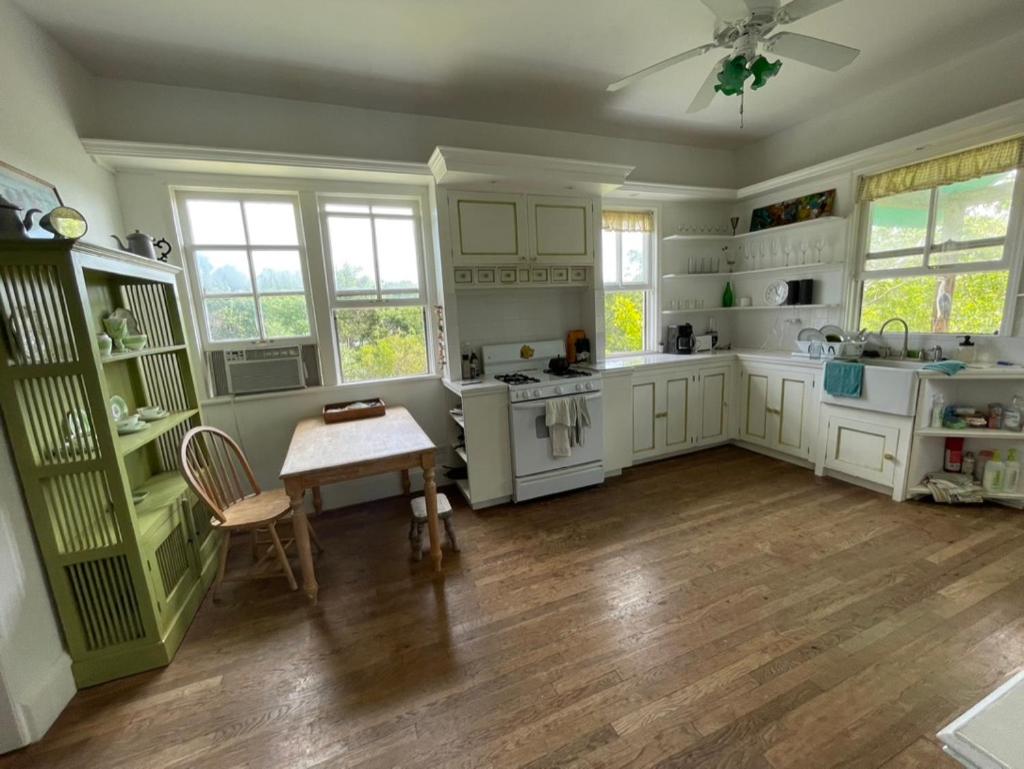 Two-Bedroom House photo 2