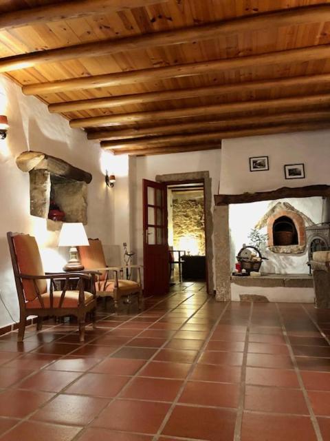 Five-Bedroom House photo 1