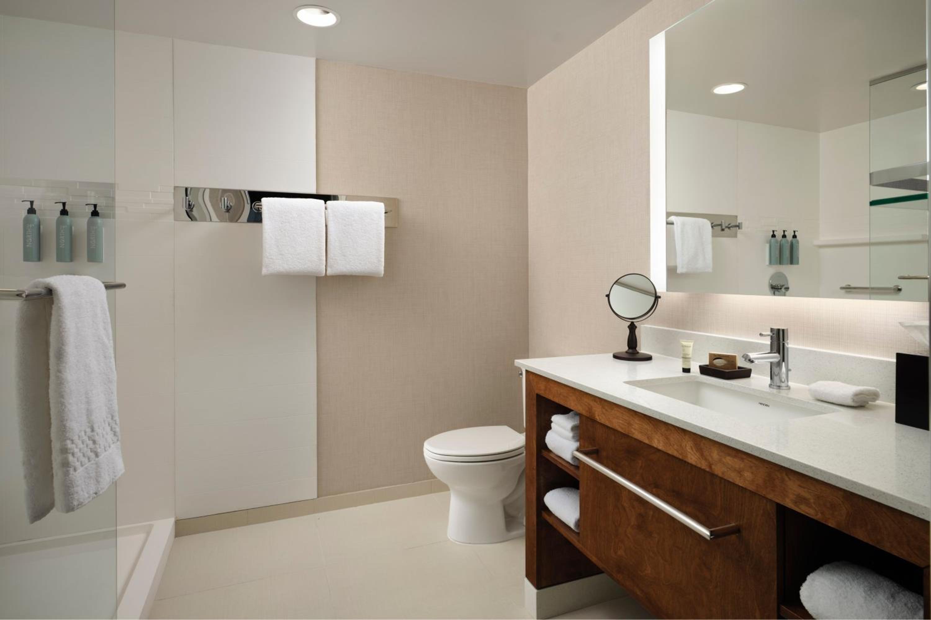 One-Bedroom Queen Suite with Two Queen Beds and Sofa Bed - Photo 2