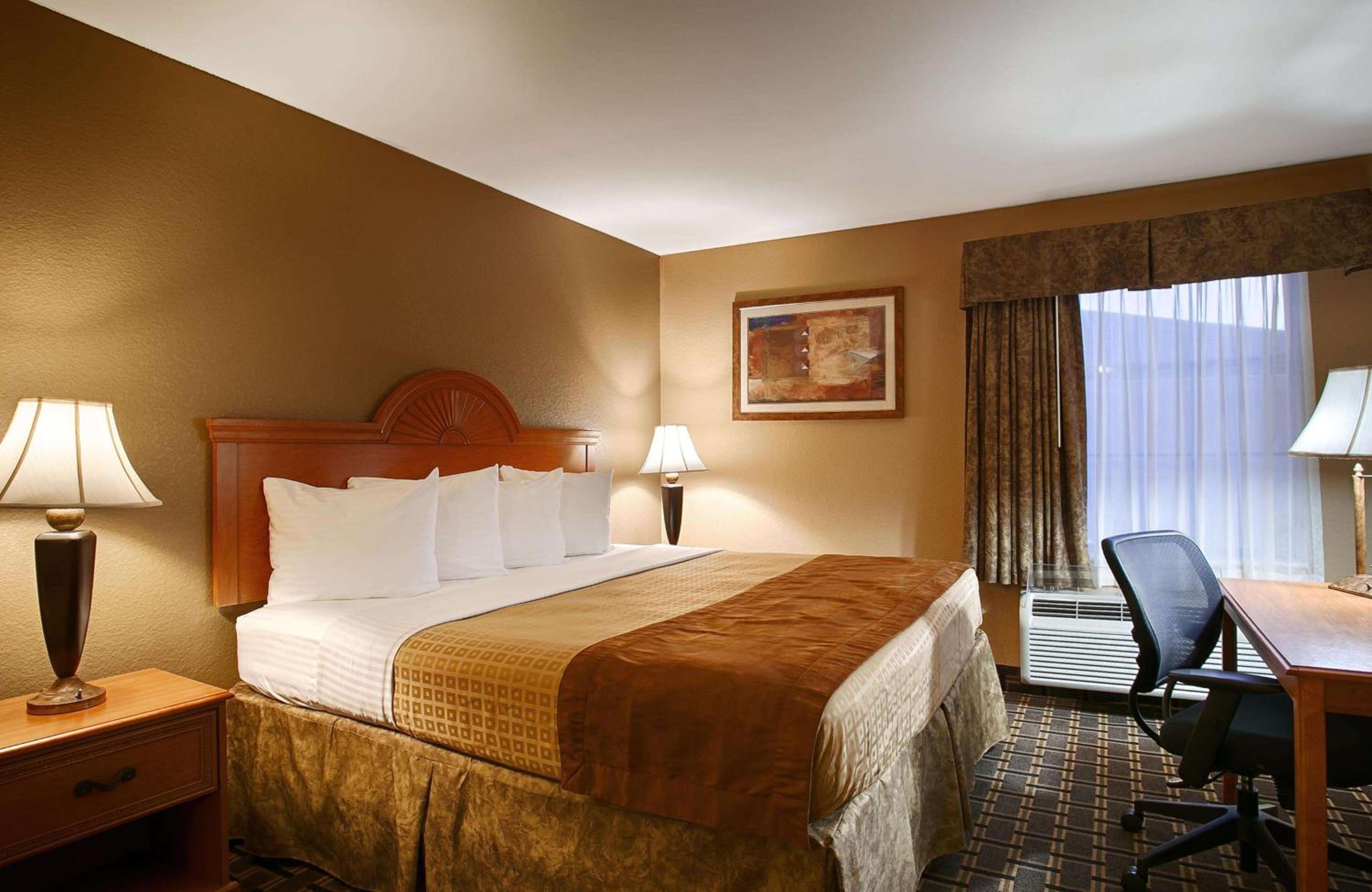King Room - Non-Smoking photo 1