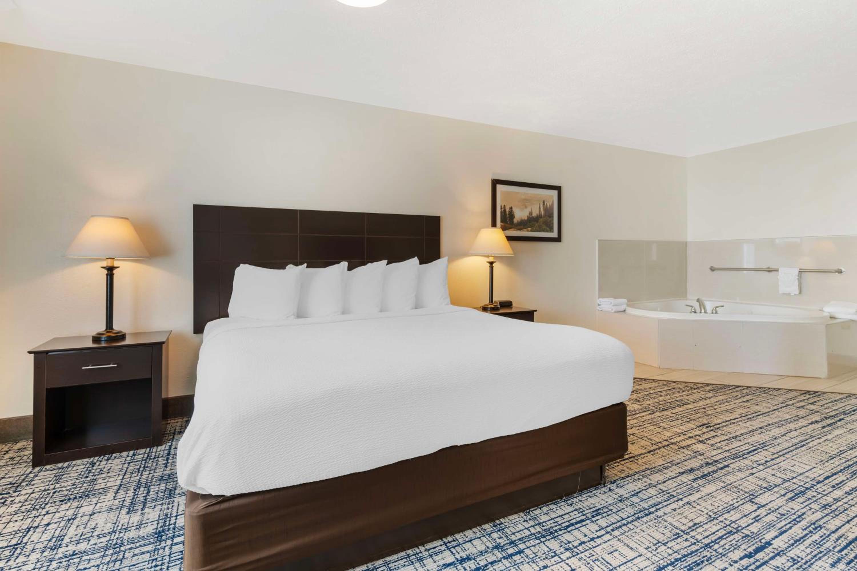 Queen Suite with Sofa Bed - Disability Access - Photo 1