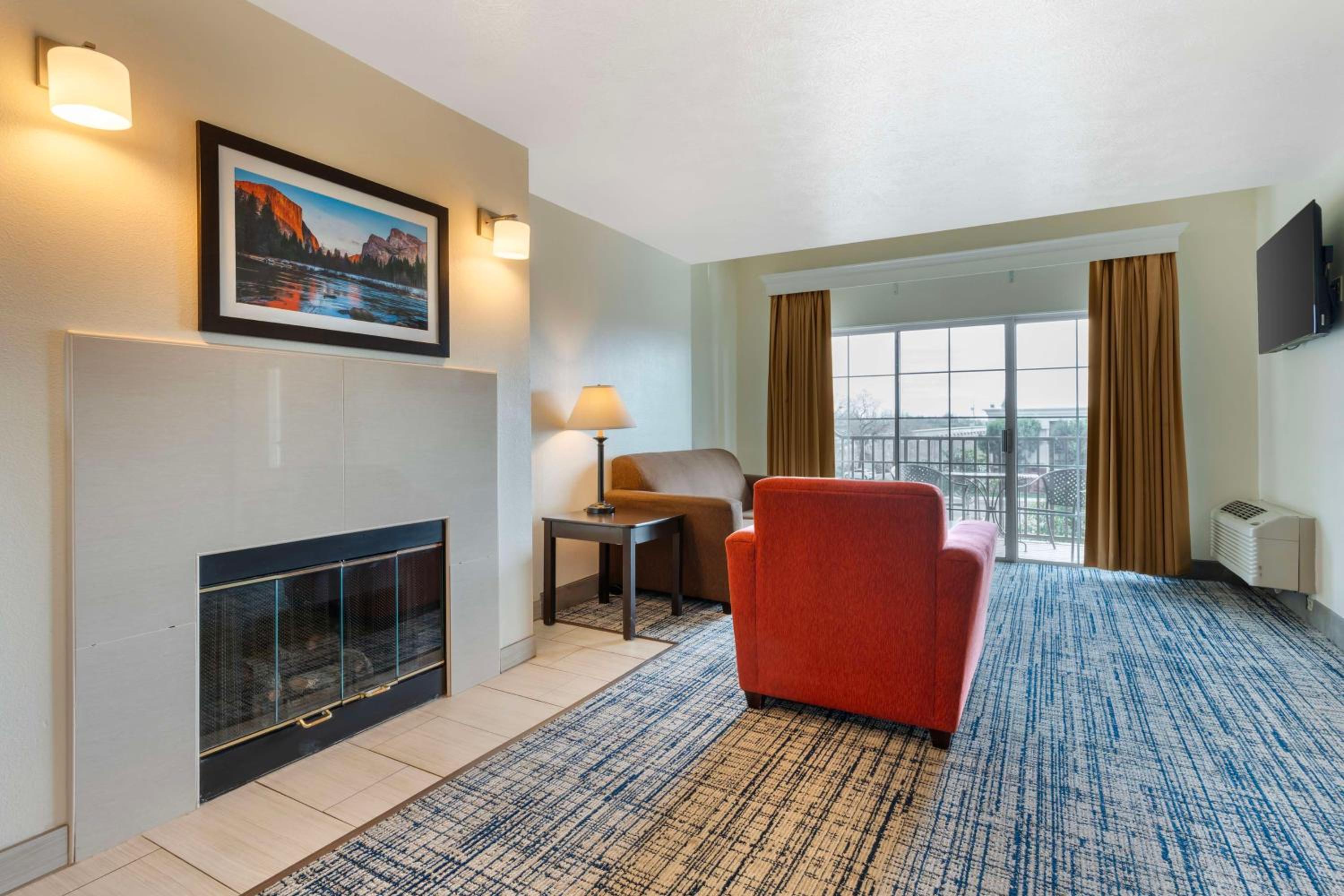 Queen Suite with Sofa Bed - Disability Access - Photo 5
