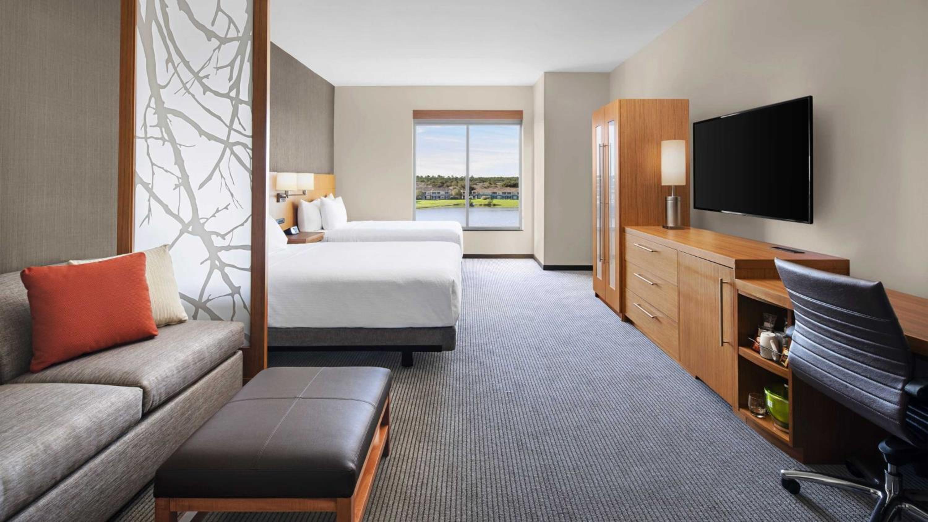 Queen Room with Two Queen Beds and Accessible Tub