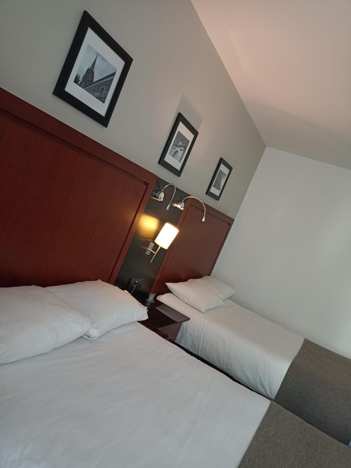 Quadruple Room with Pool View - Non Smoking photo 2
