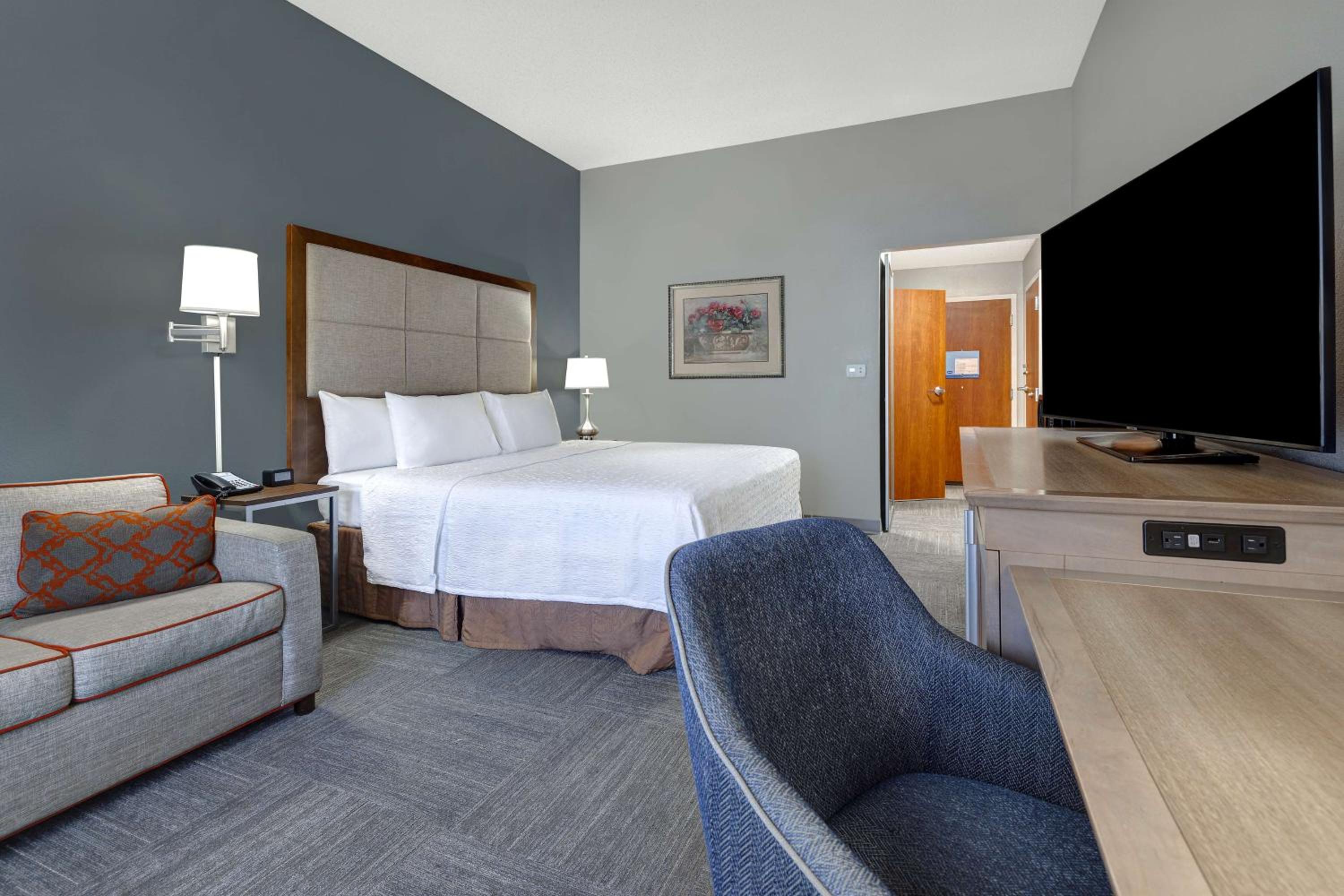 King Studio Suite with Sofa Bed - Non-Smoking - Photo 7