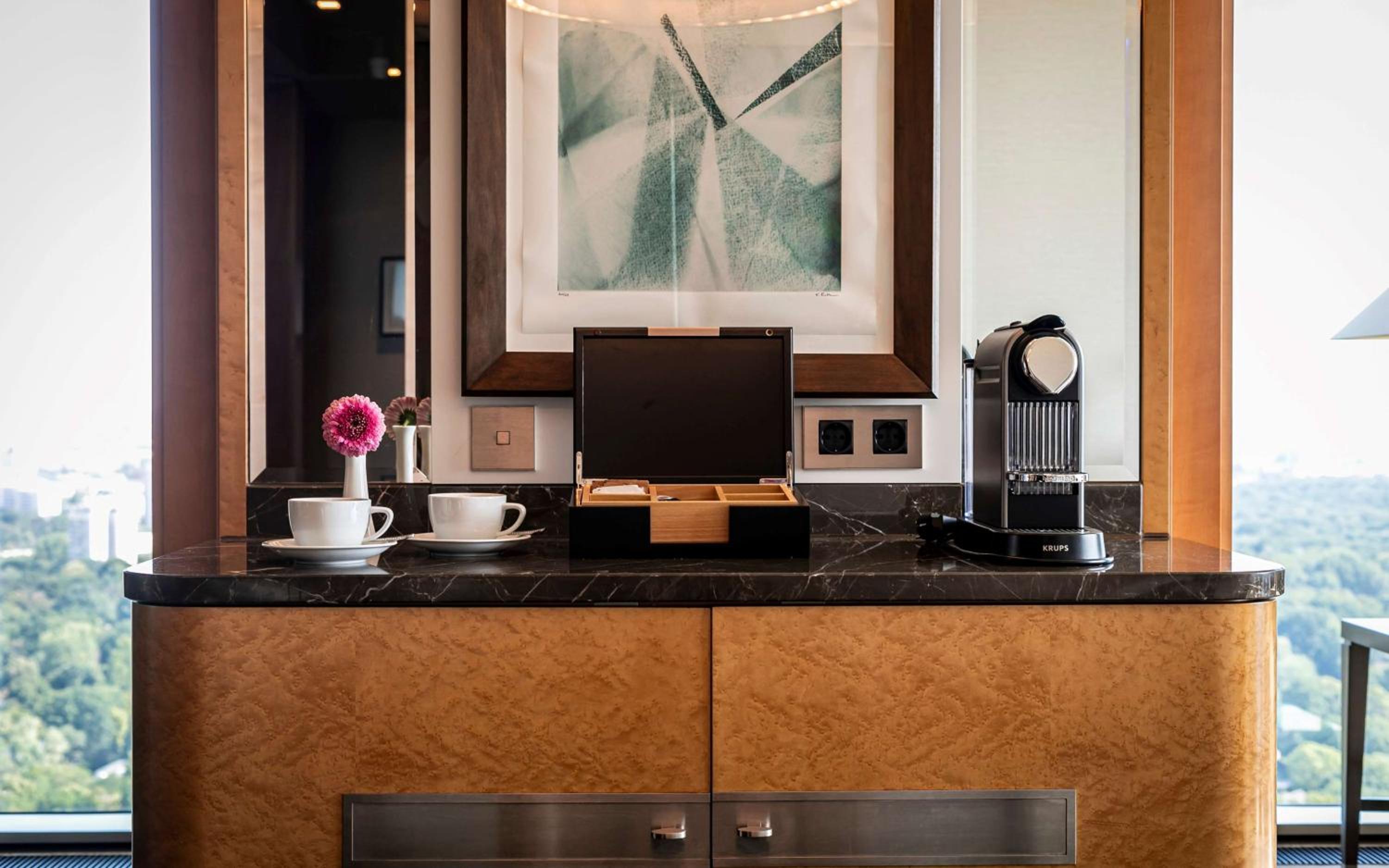 Premier King Tower Suite thumbnail 5
