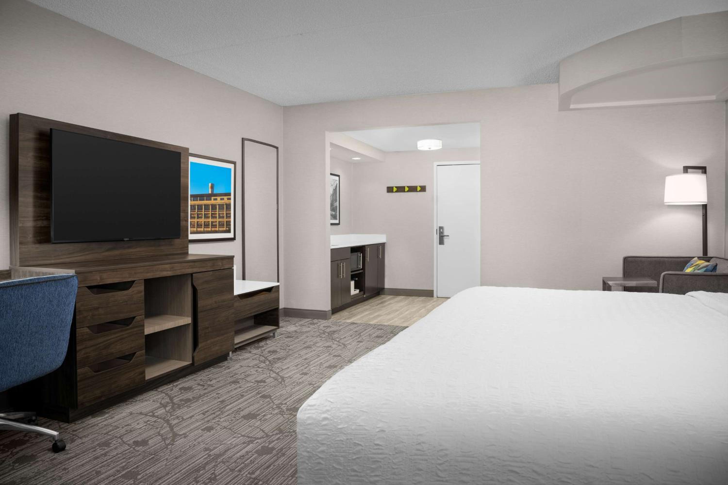 King Studio Suite with Fireplace - Non-Smoking  - Photo 1