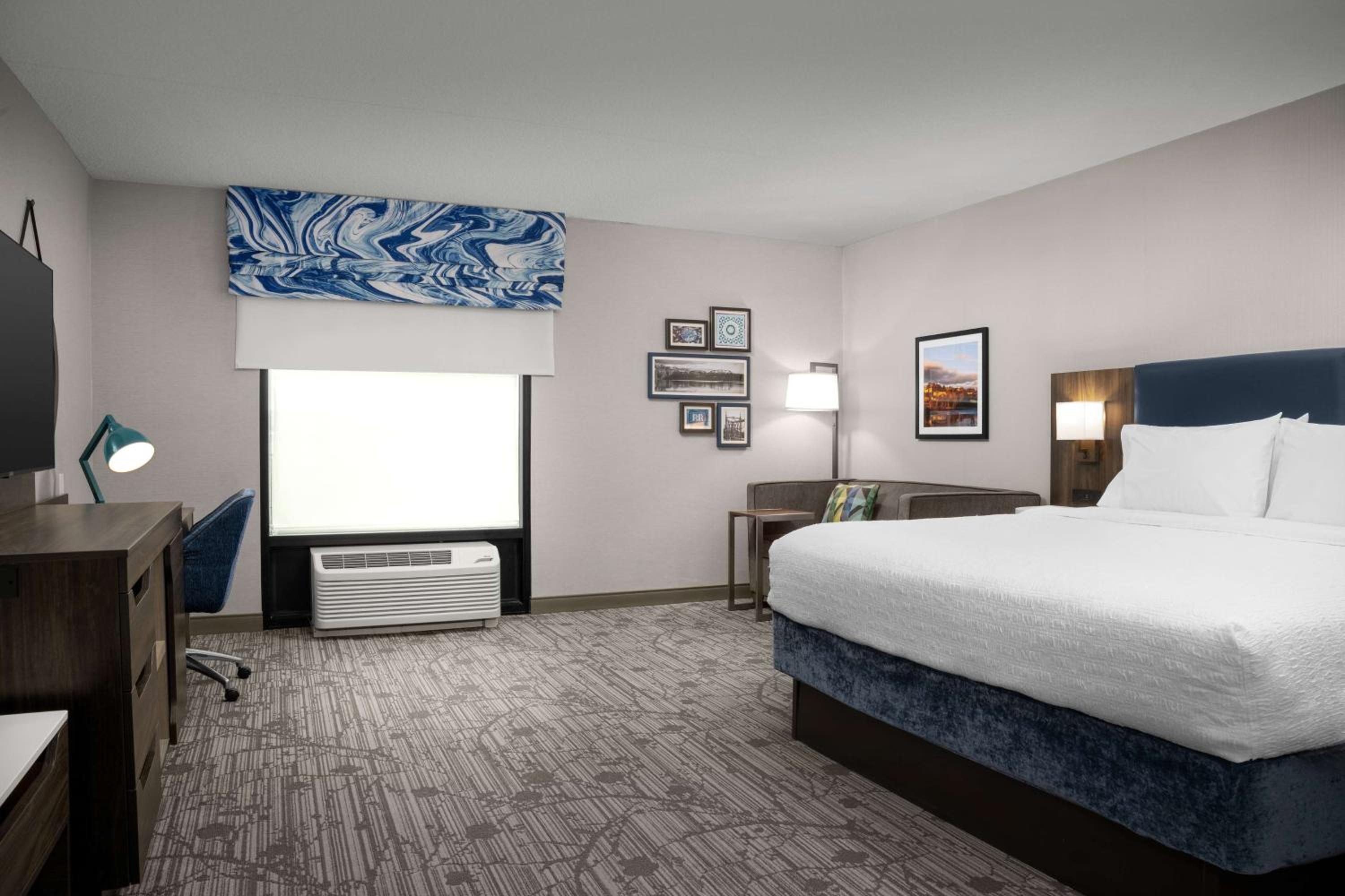 1 King Bed Study Non-Smoking - Photo 1