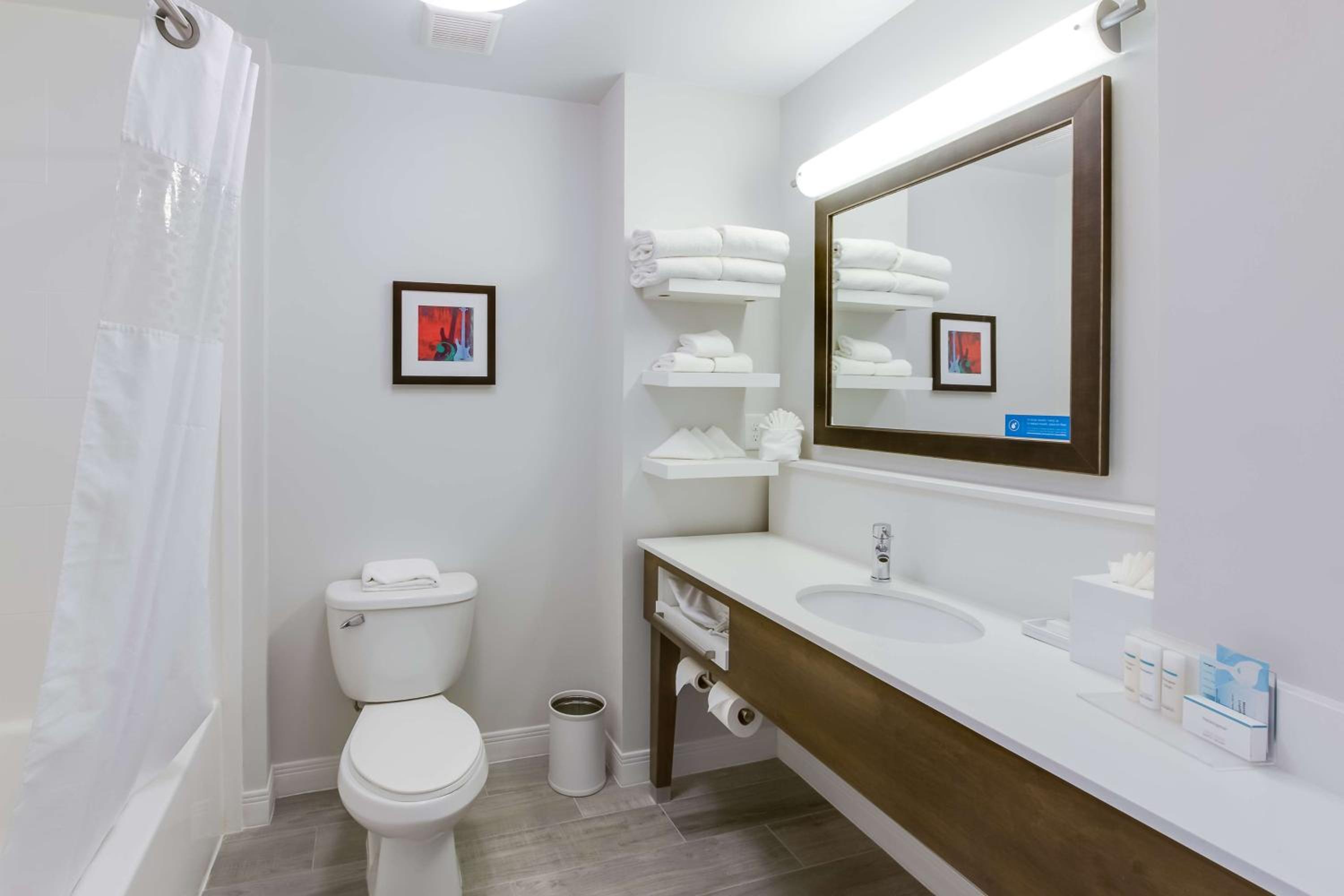 Queen Studio Suite with Two Queen Beds - Non-Smoking - Photo 6