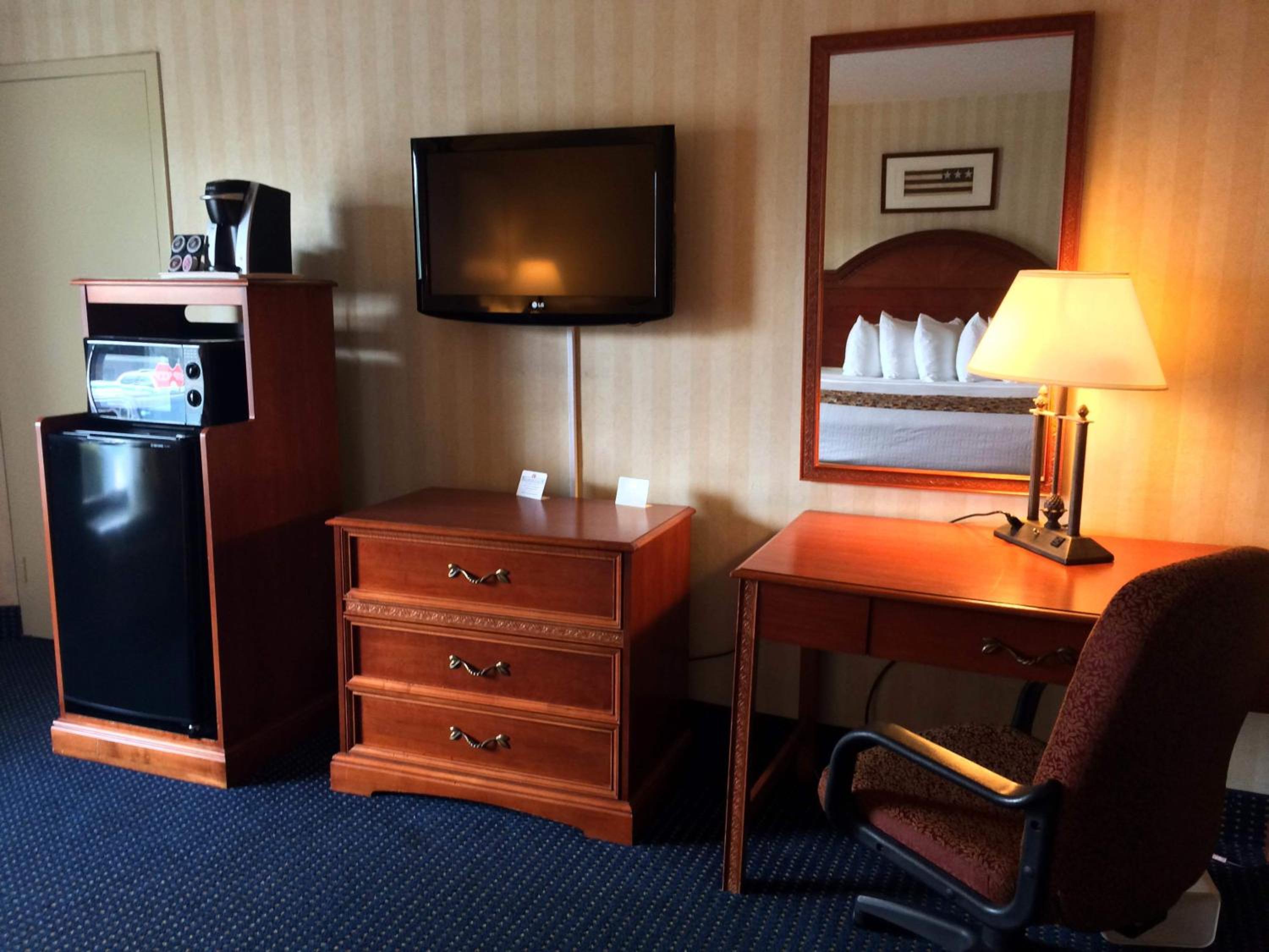 Deluxe King Room - Non-Smoking photo 1