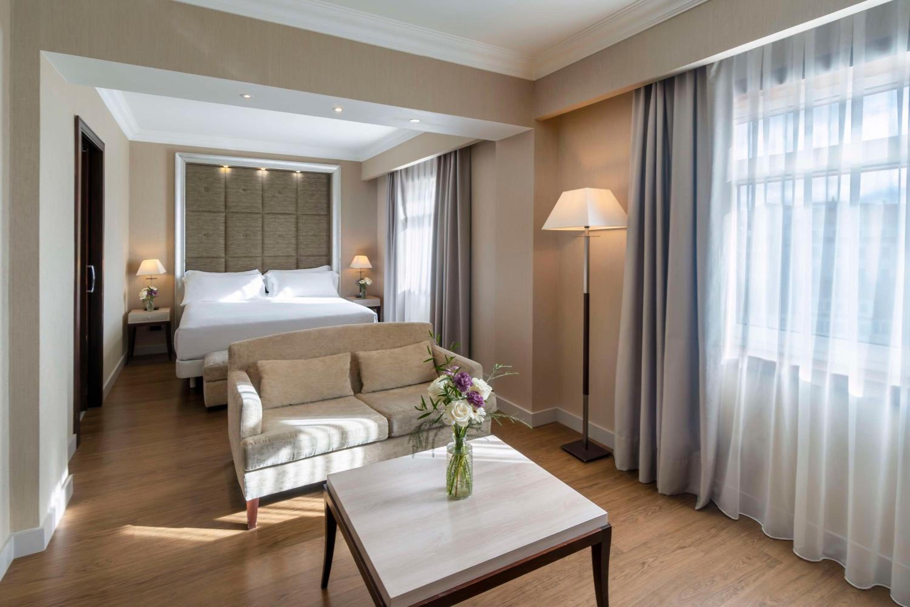 Junior Suite with Sea View - Photo 2