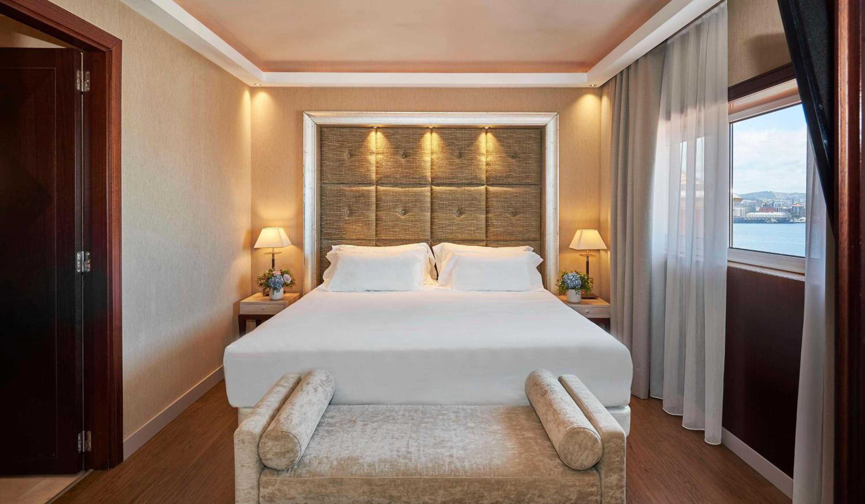 Suite with City View - Photo 3