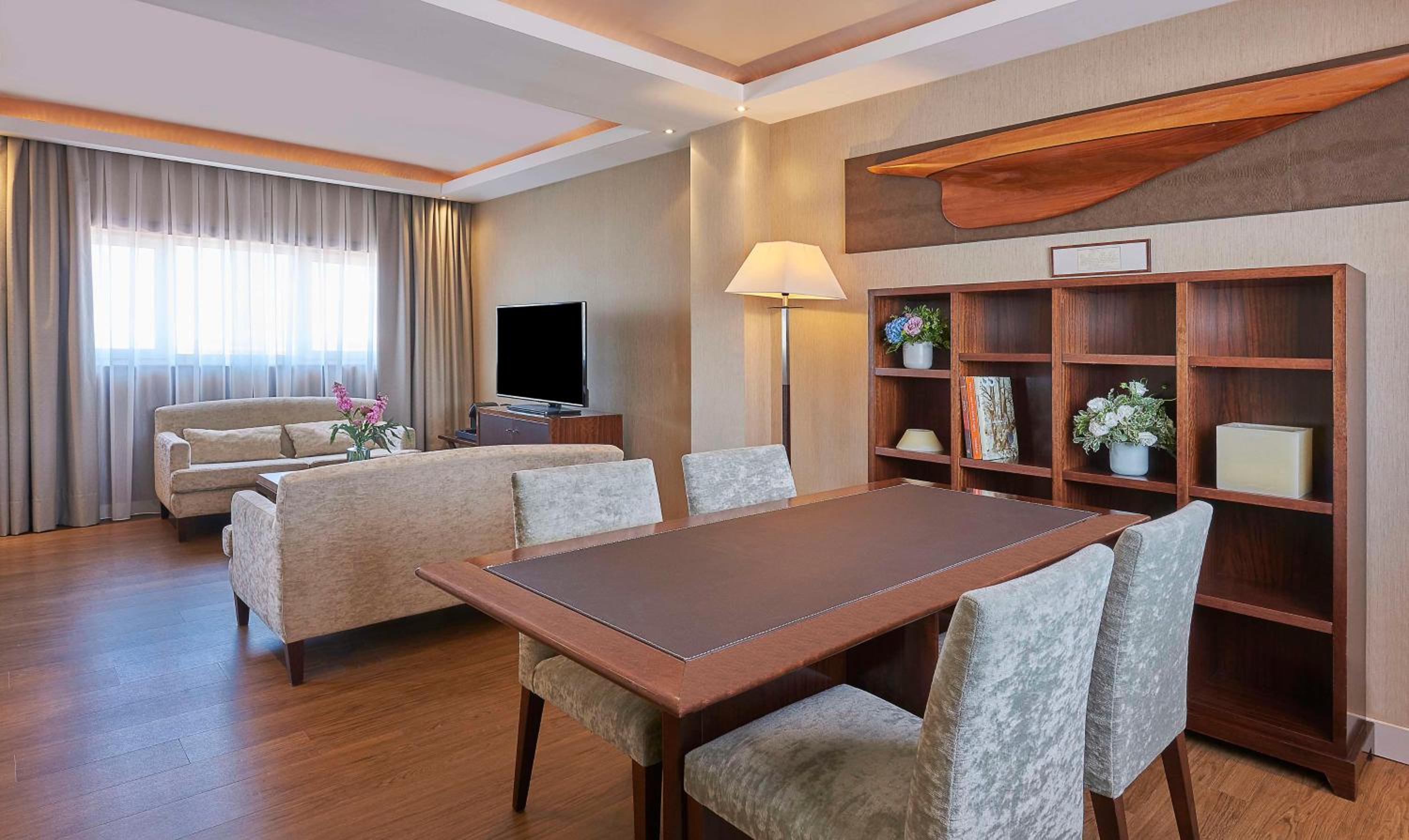 Suite with City View - Photo 13