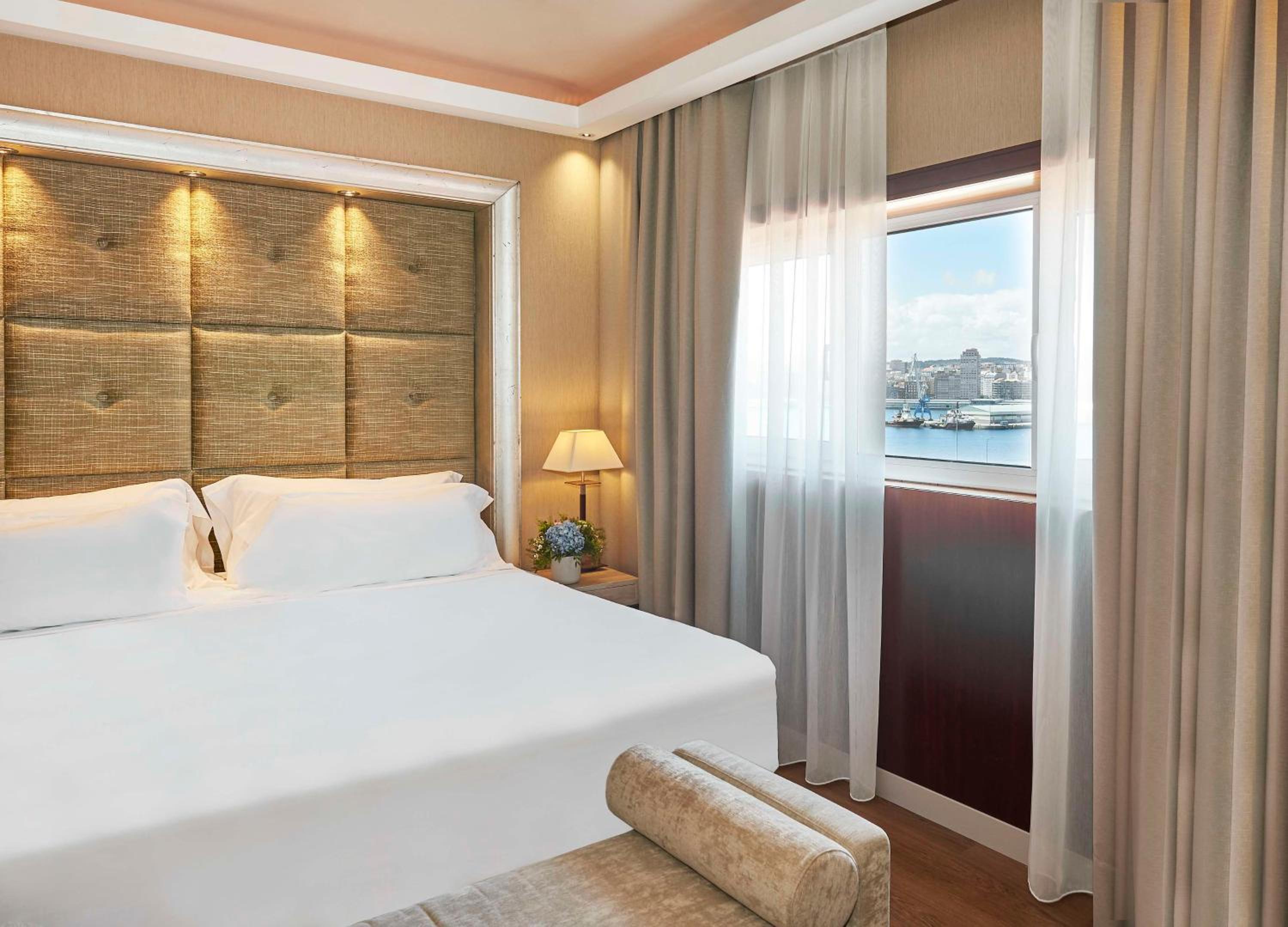 Suite con vista al mar con cama extra (2 adultos + 2 niños)