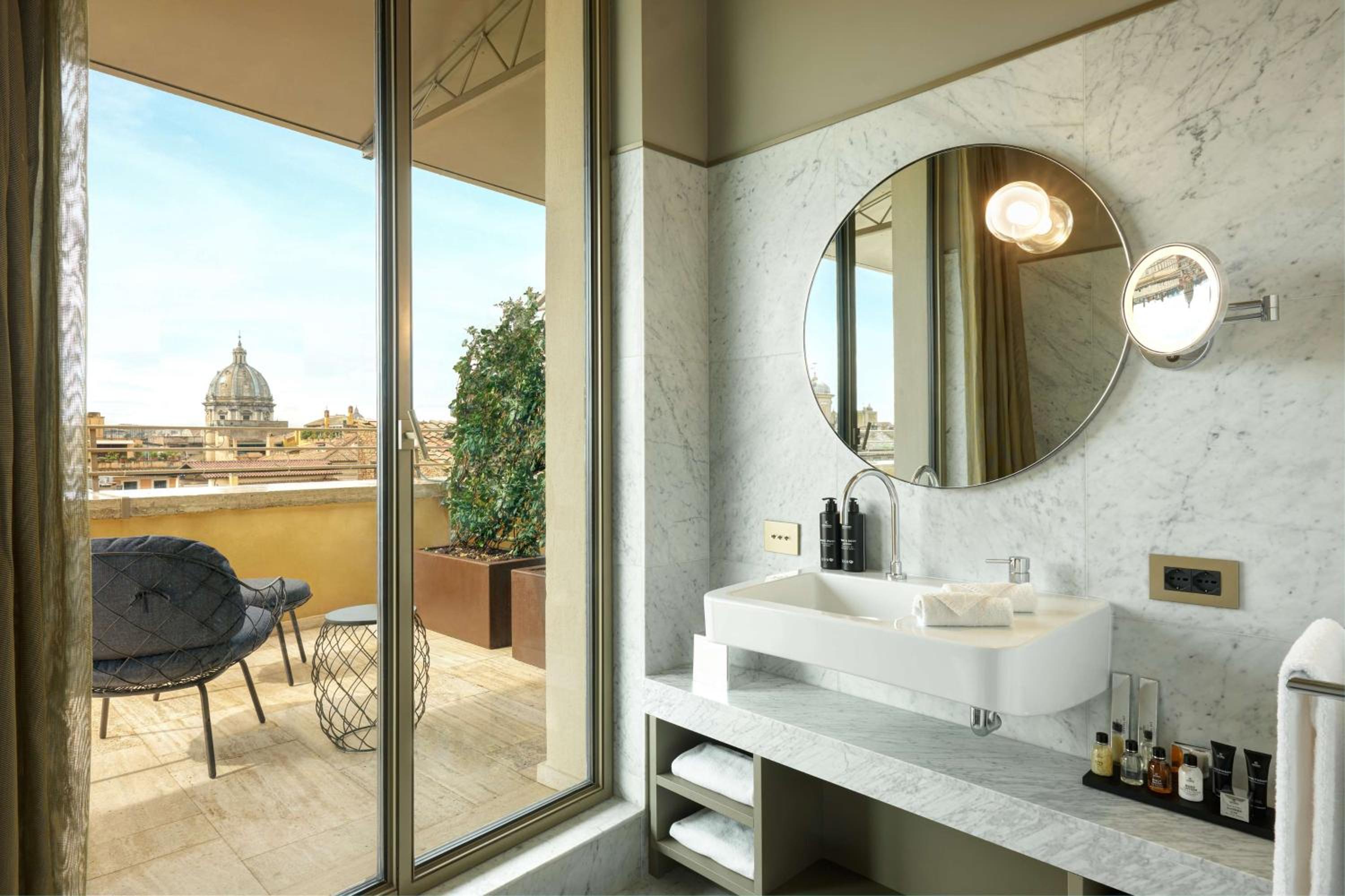 Junior Suite with Terrace and City View