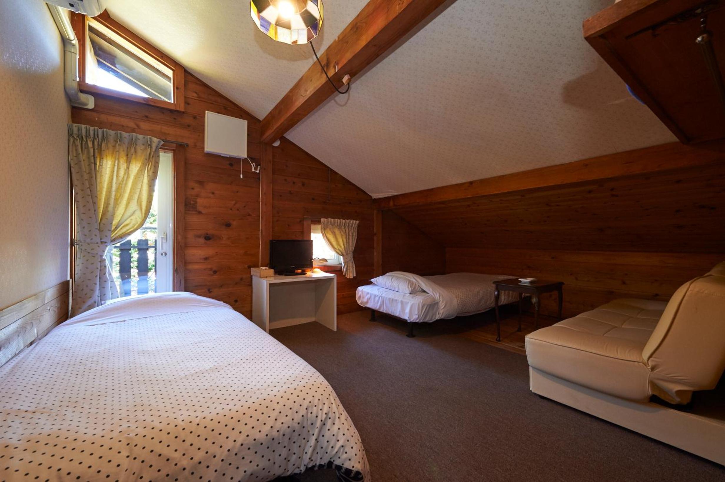 Economy Twin Room photo 1